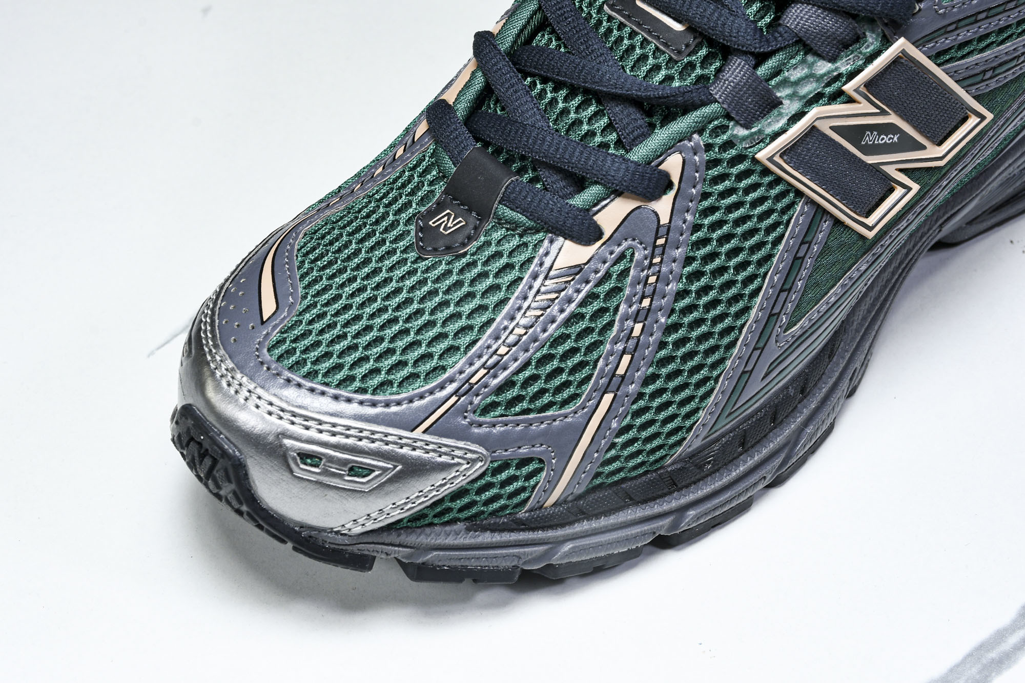 New Balance 1906系列复古老爹风休闲运动慢跑鞋 M1906RZM #YZ010#鞋款灵感源