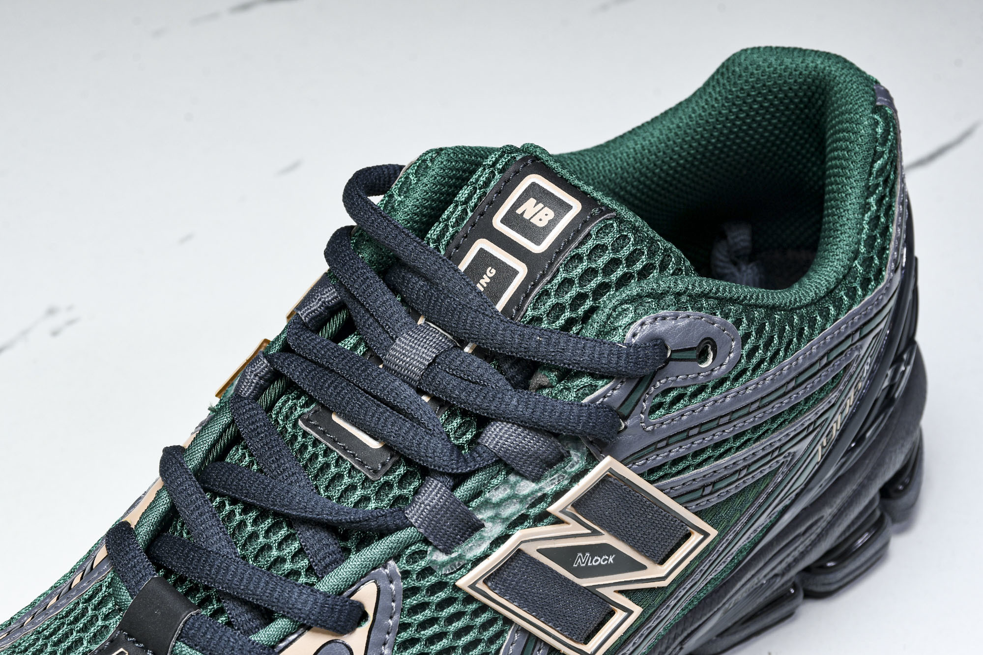 New Balance 1906系列复古老爹风休闲运动慢跑鞋 M1906RZM #YZ010#鞋款灵感源