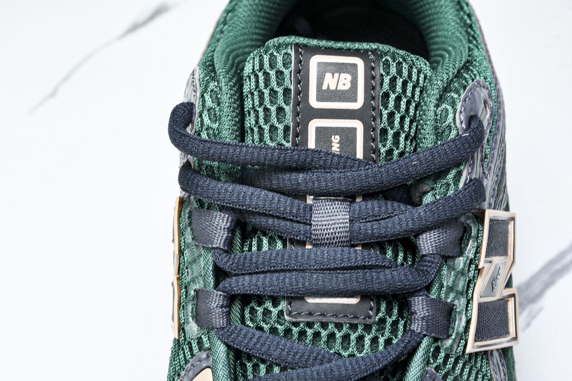 New Balance 1906系列复古老爹风休闲运动慢跑鞋 M1906RZM #YZ010#鞋款灵感源