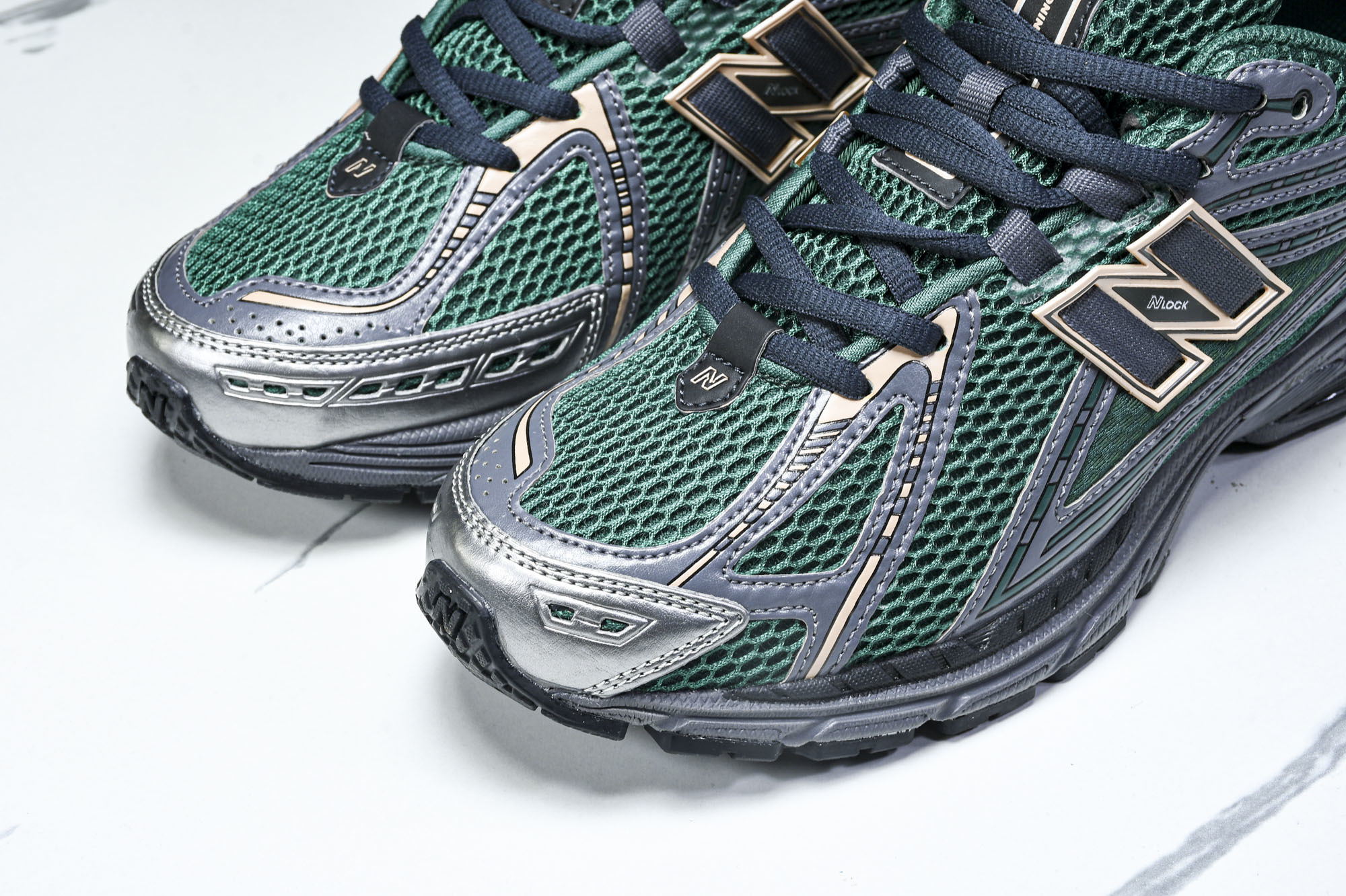 New Balance 1906系列复古老爹风休闲运动慢跑鞋 M1906RZM #YZ010#鞋款灵感源