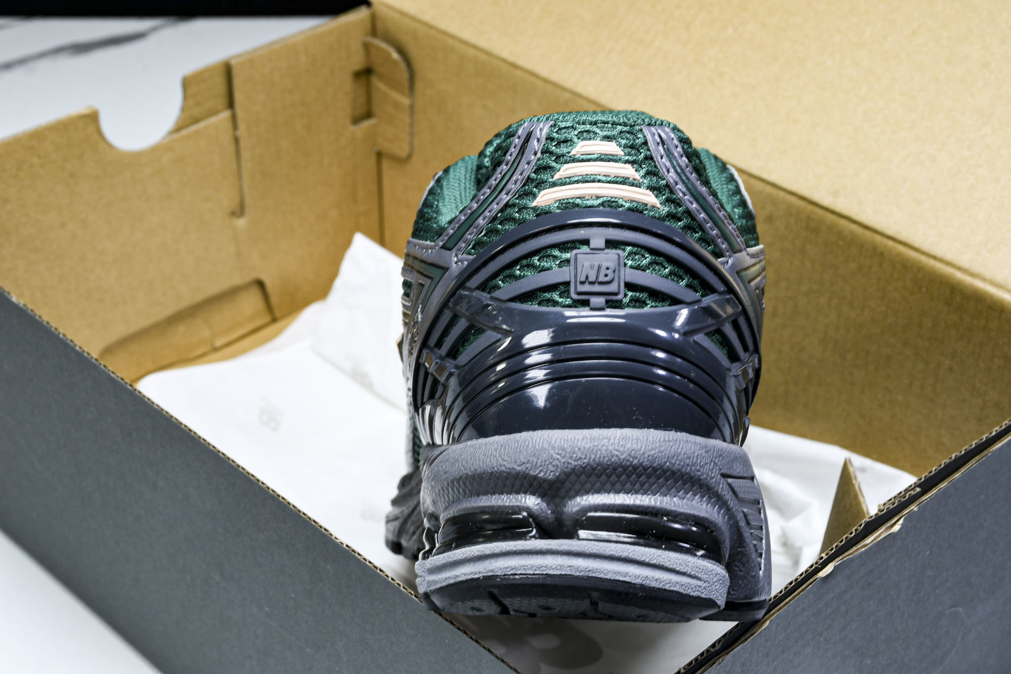 New Balance 1906系列复古老爹风休闲运动慢跑鞋 M1906RZM #YZ010#鞋款灵感源
