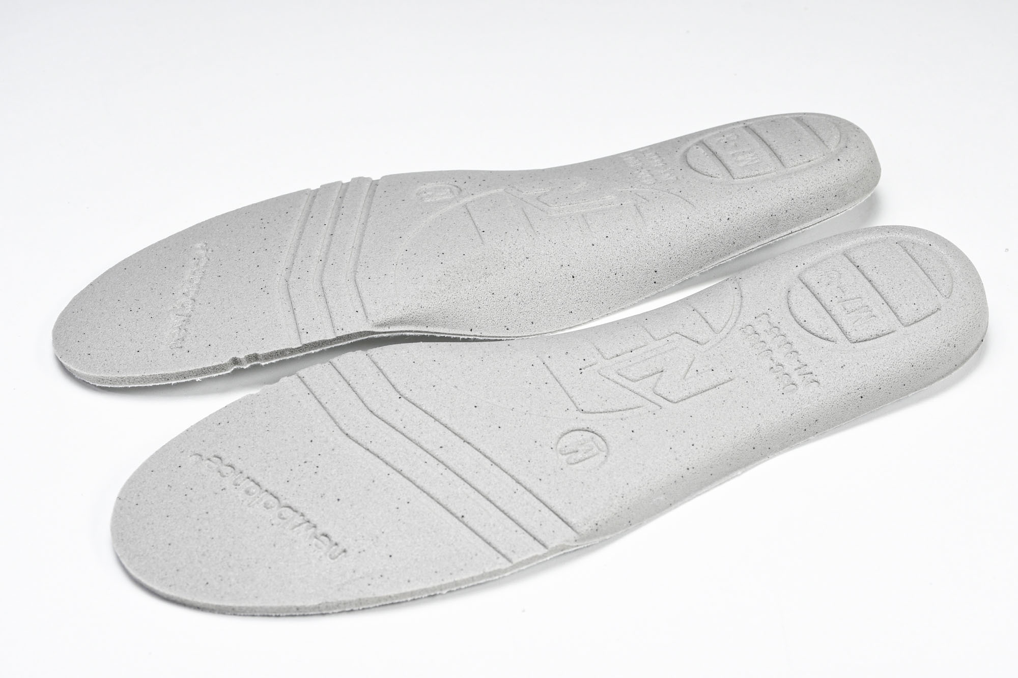 New Balance 1906系列复古老爹风休闲运动慢跑鞋 M1906RZV #YZ010#鞋款灵感源