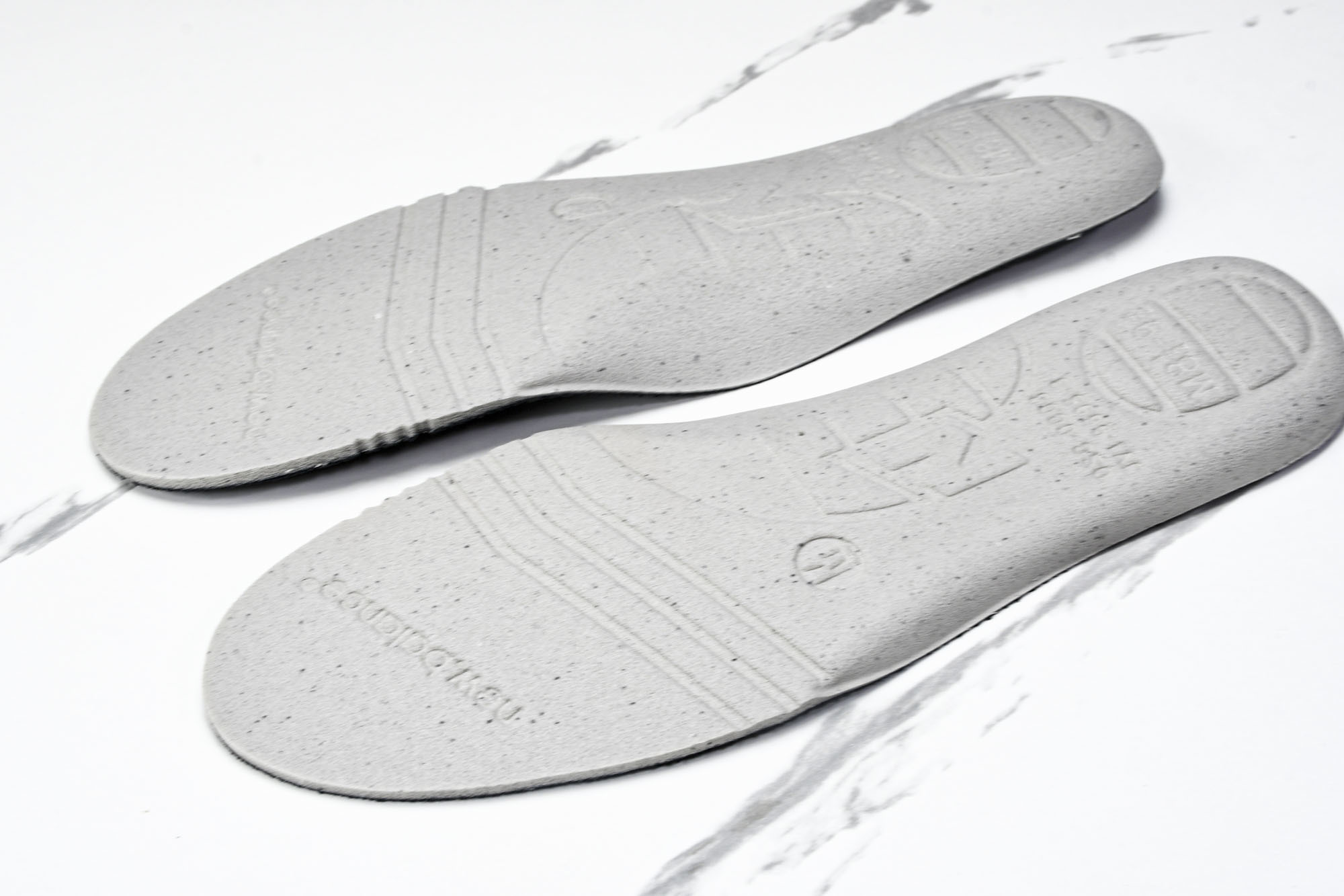 New Balance 1906系列复古老爹风休闲运动慢跑鞋 U1906AB #YZ010#鞋款灵感源自