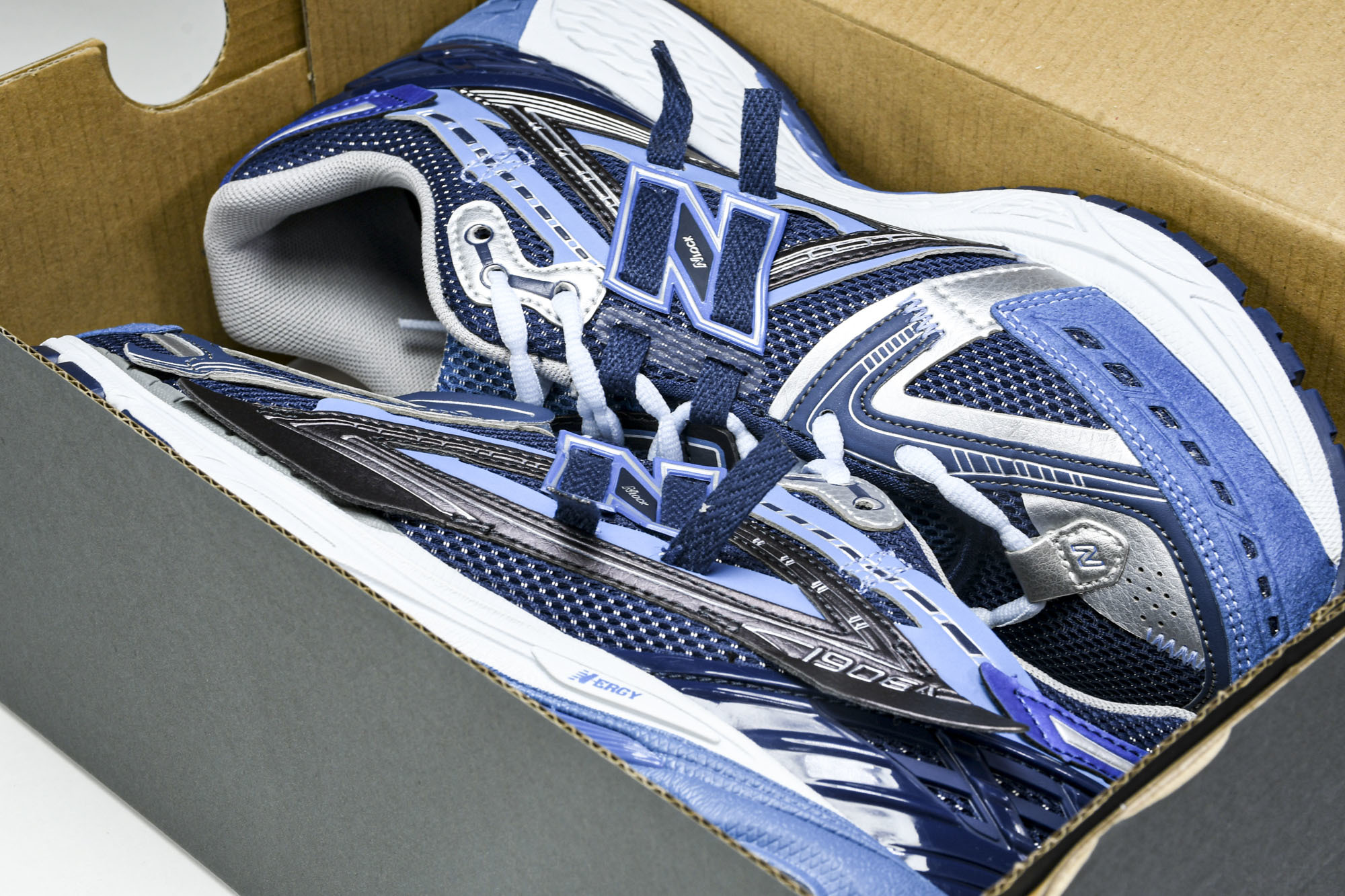 New Balance 1906系列复古老爹风休闲运动慢跑鞋 U1906AB #YZ010#鞋款灵感源自