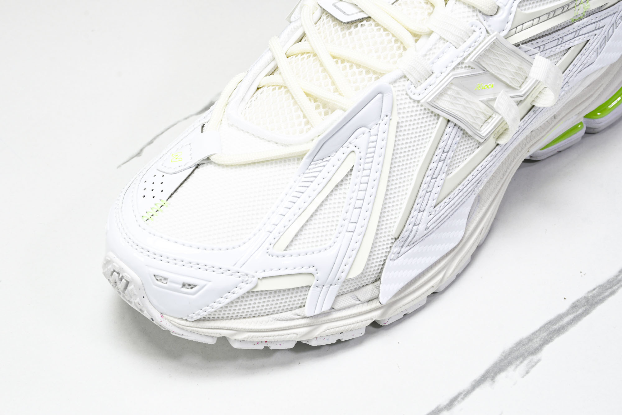 New Balance 1906系列复古老爹风休闲运动慢跑鞋 U1906AE #YZ010#鞋款灵感源自