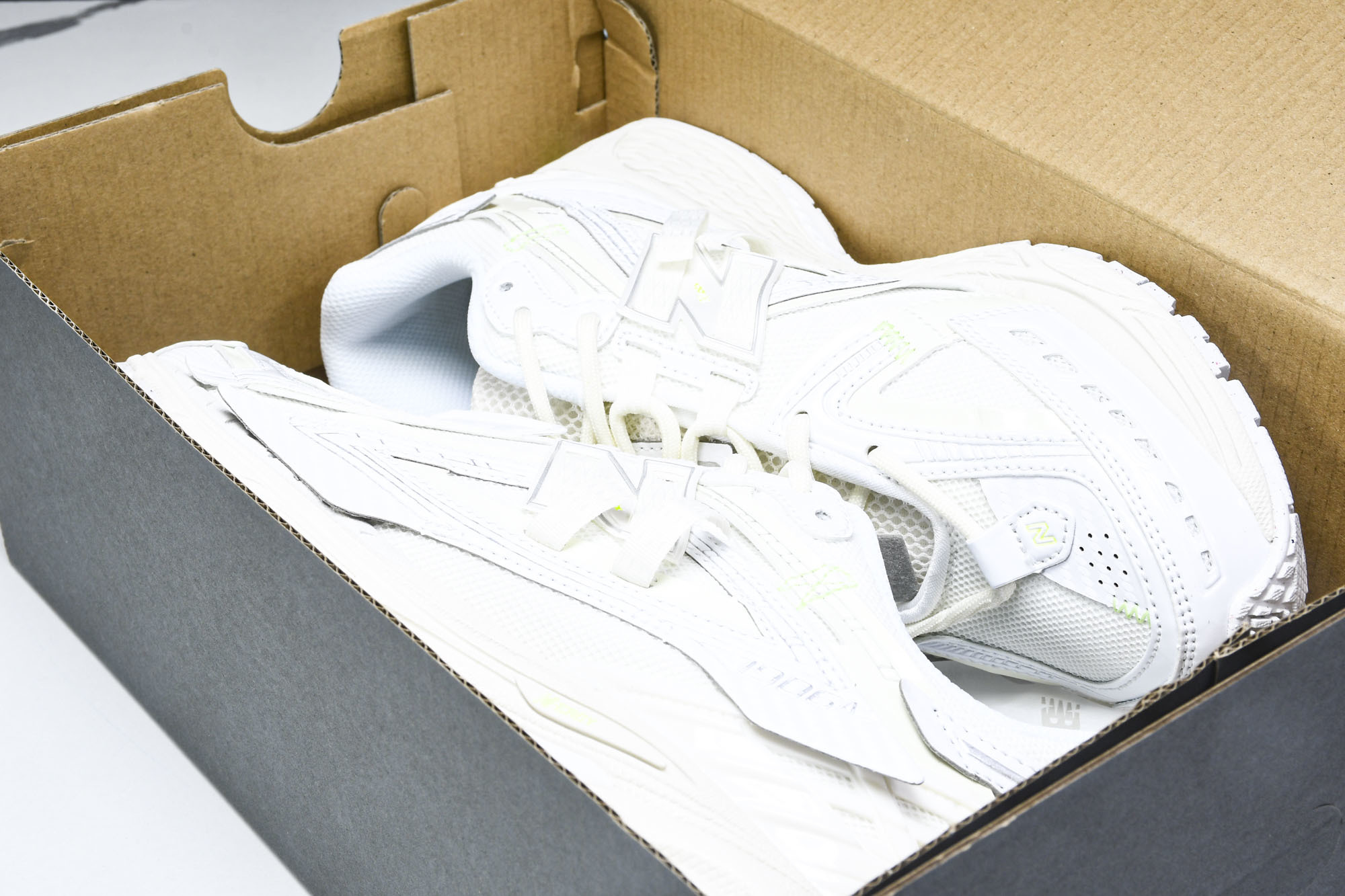 New Balance 1906系列复古老爹风休闲运动慢跑鞋 U1906AE #YZ010#鞋款灵感源自