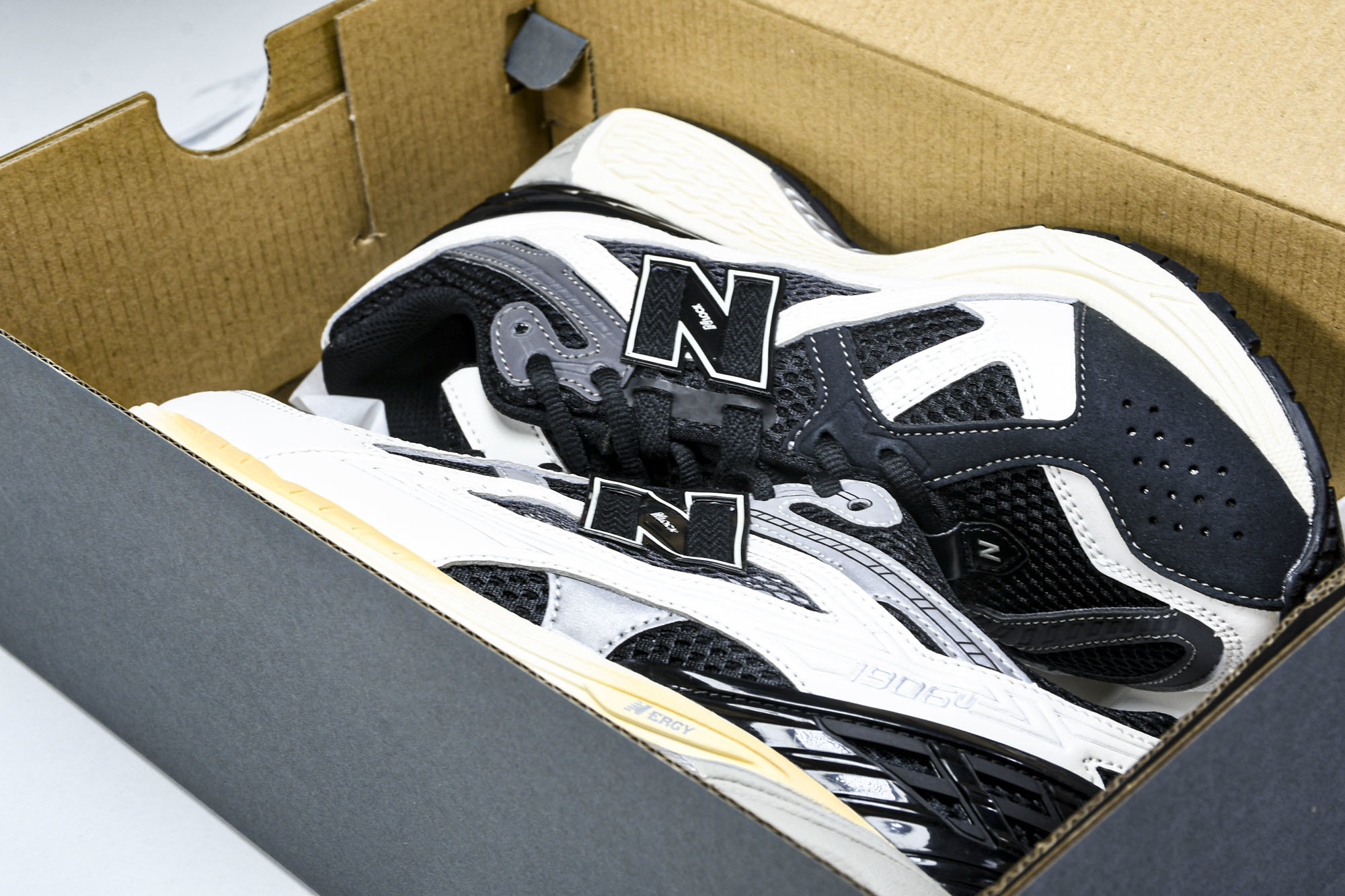 New Balance 1906系列复古老爹风休闲运动慢跑鞋 U1906NC #YZ010#鞋款灵感源自
