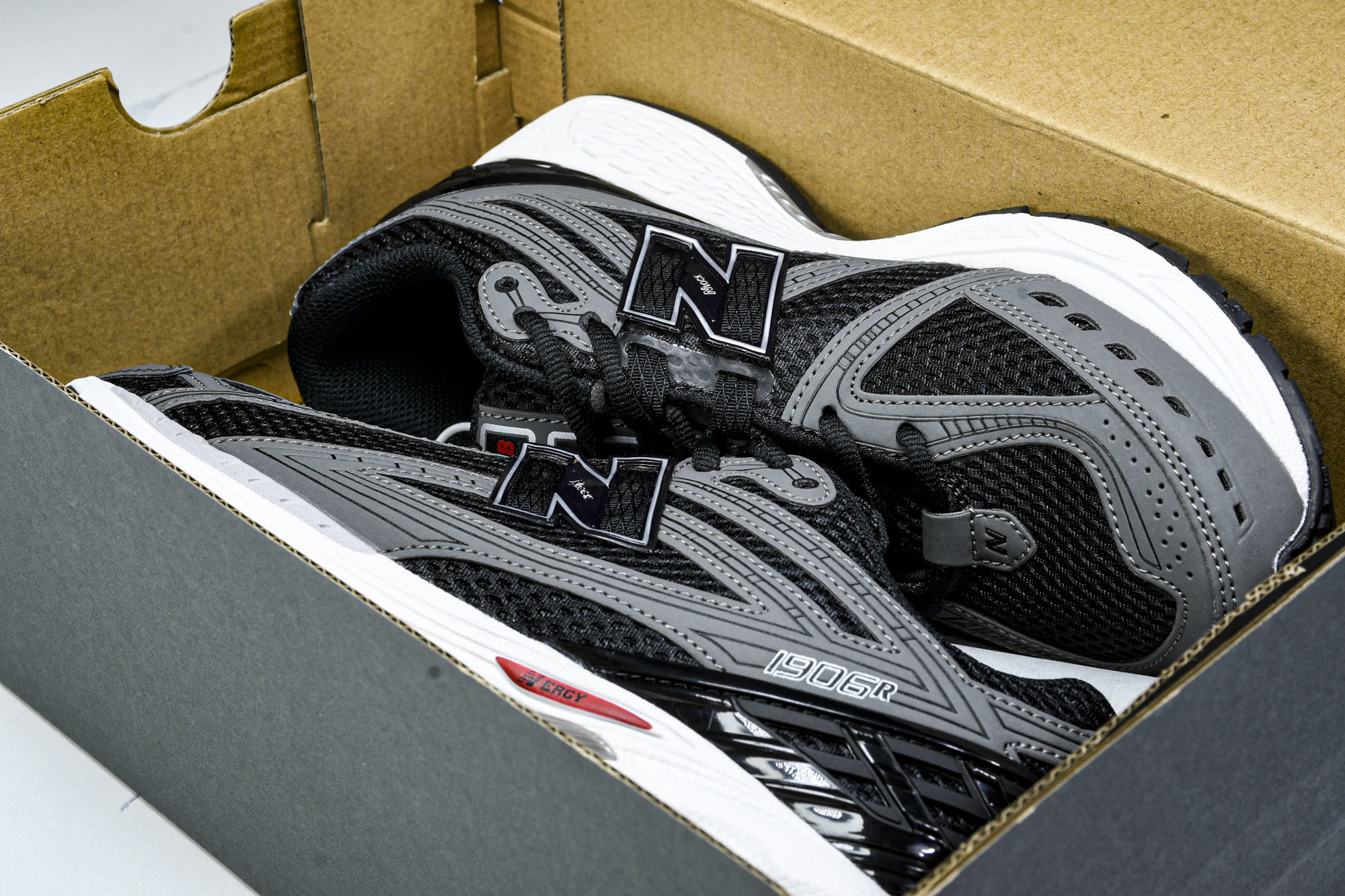 New Balance 1906系列复古老爹风休闲运动慢跑鞋 U1906RCB #YZ010#鞋款灵感源