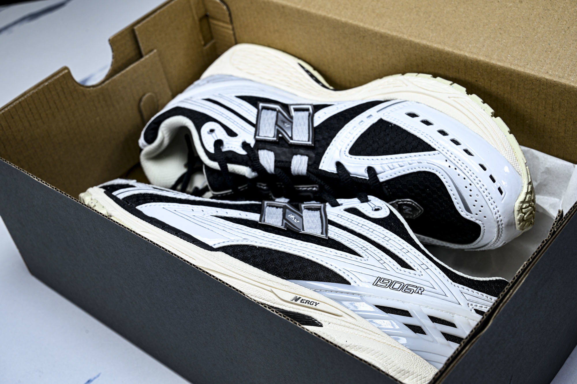New Balance 1906系列复古老爹风休闲运动慢跑鞋 U1906RCI #YZ010#鞋款灵感源