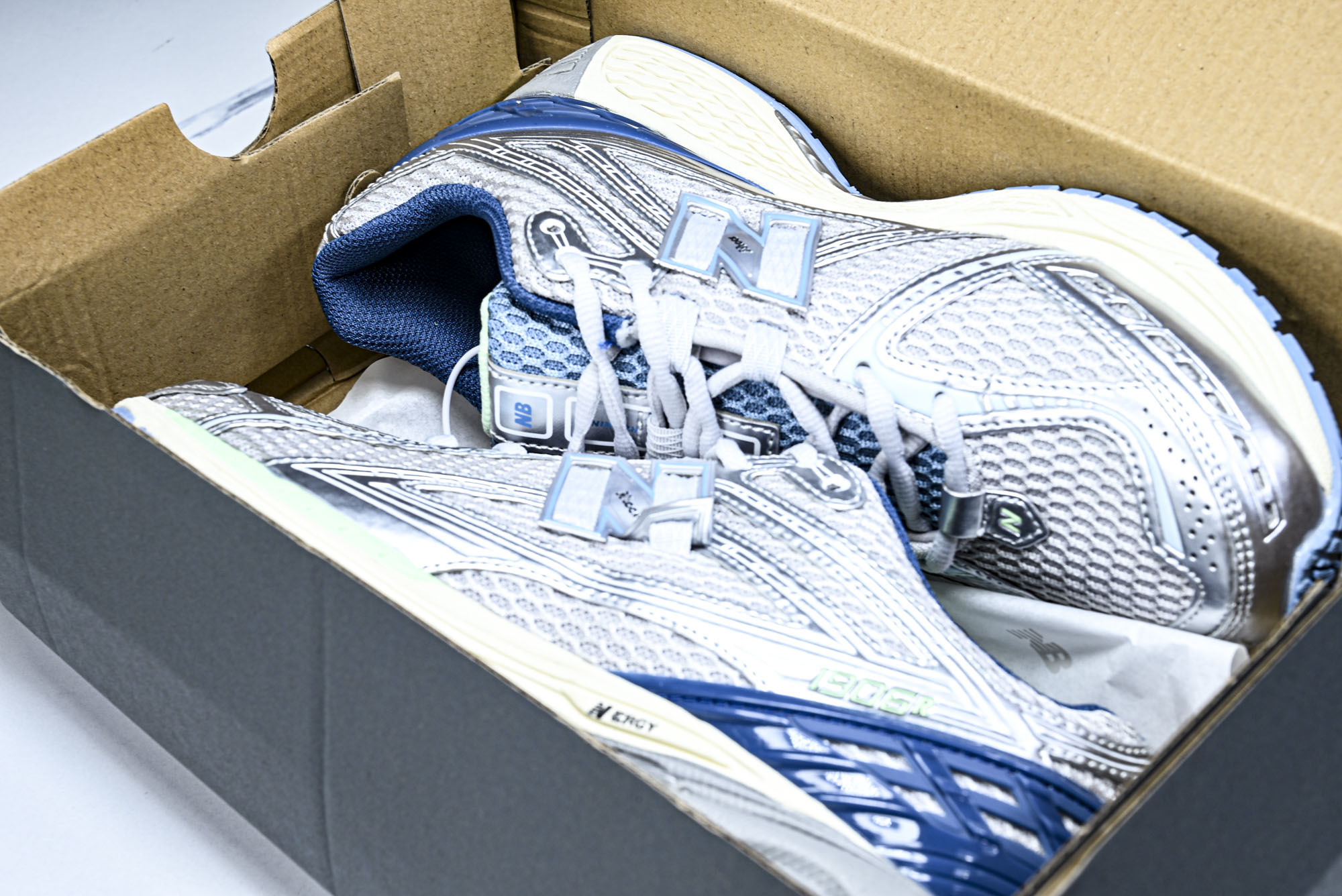 New Balance 1906系列复古老爹风休闲运动慢跑鞋 U1906RCR #YZ010#鞋款灵感源
