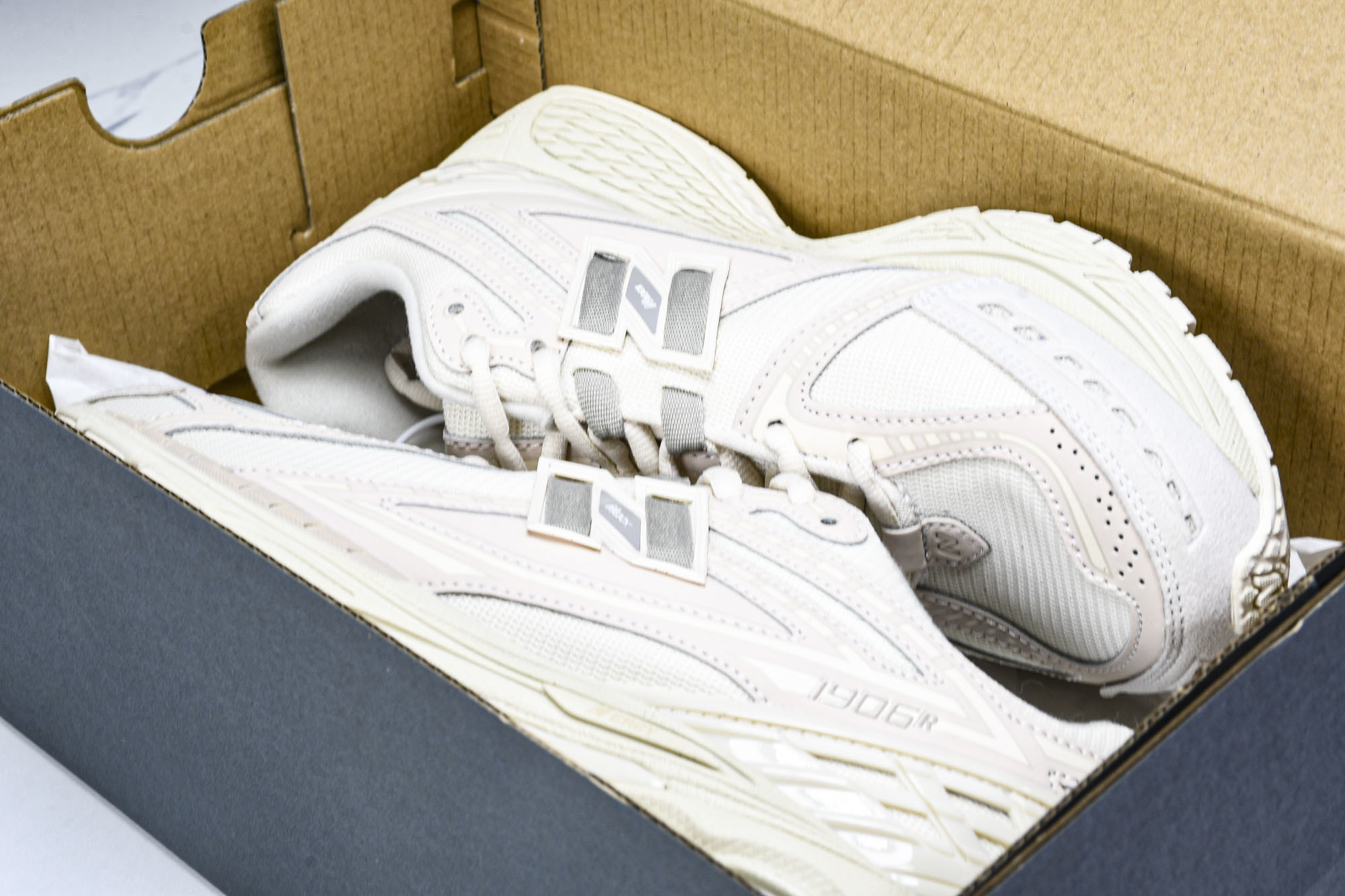 New Balance 1906系列复古老爹风休闲运动慢跑鞋 U1906RLI #YZ01036 36.