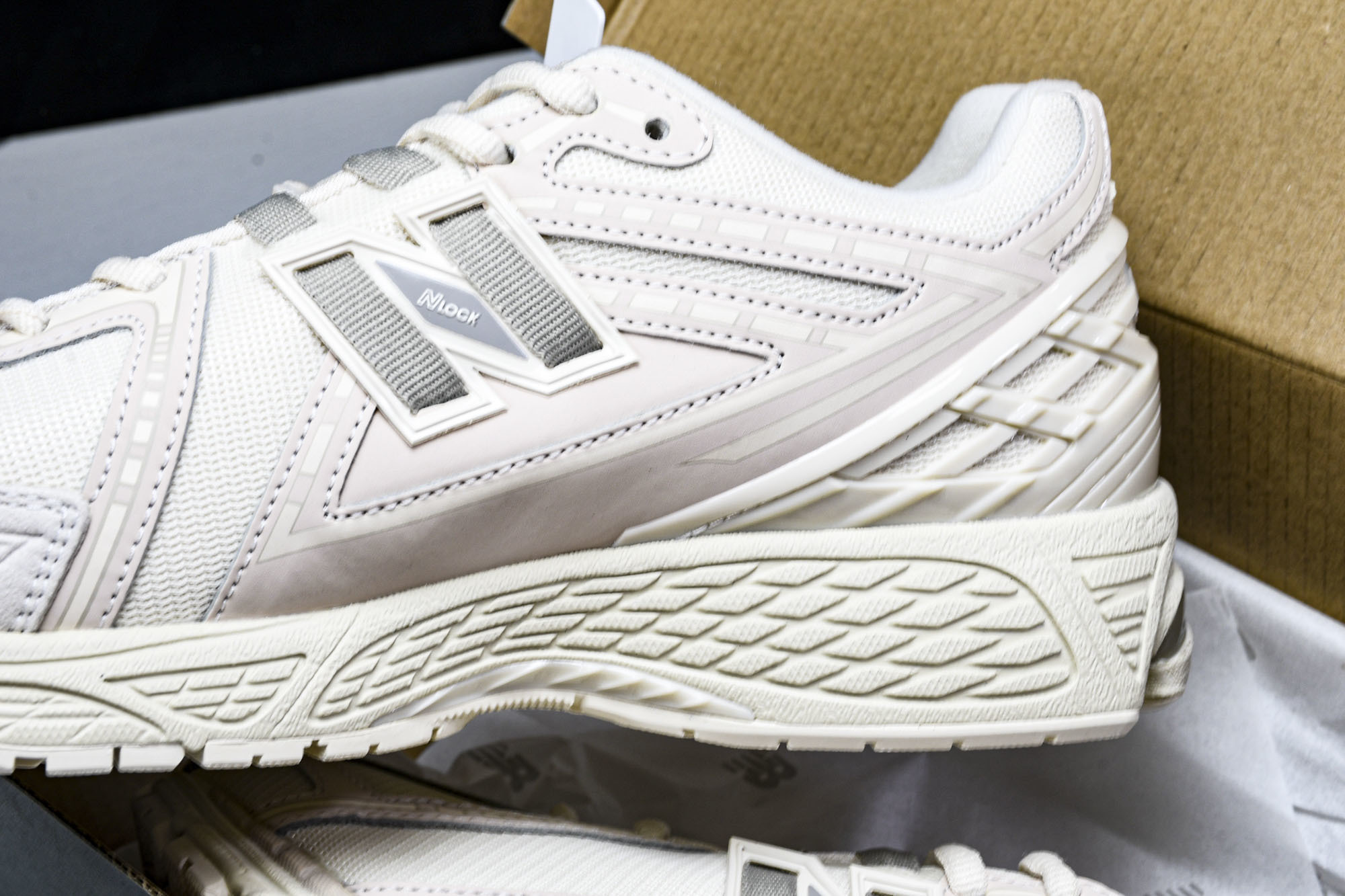 New Balance 1906系列复古老爹风休闲运动慢跑鞋 U1906RLI #YZ01036 36.