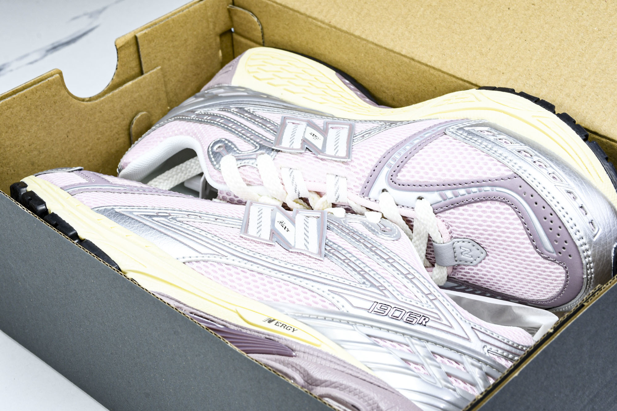 New Balance 1906系列复古老爹风休闲运动慢跑鞋 U1906RNF #YZ010#鞋款灵感源