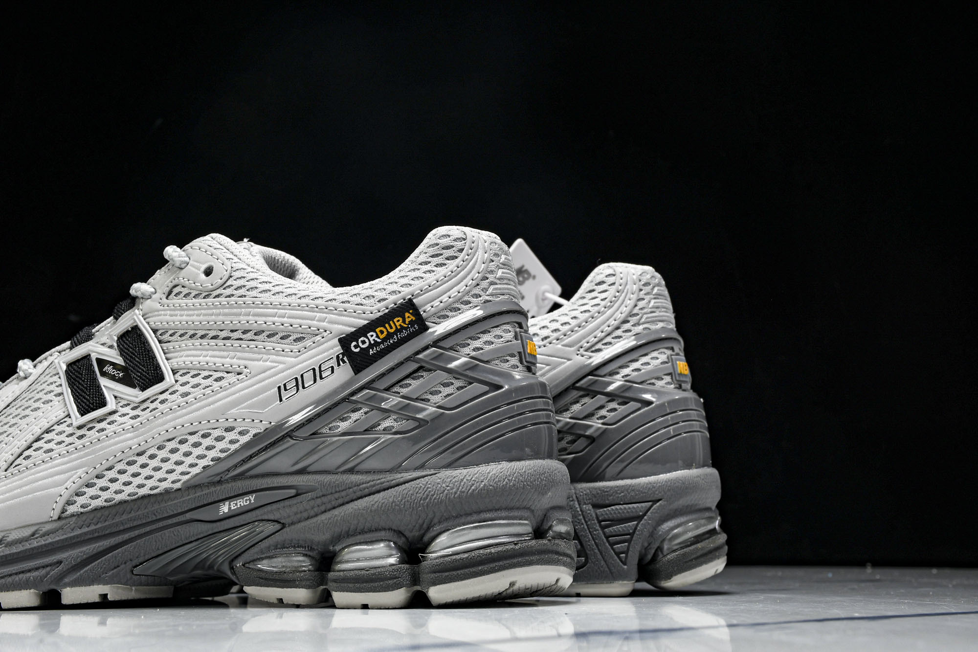 New Balance 1906系列复古老爹风休闲运动慢跑鞋 U1906ROA #YZ010#鞋款灵感源