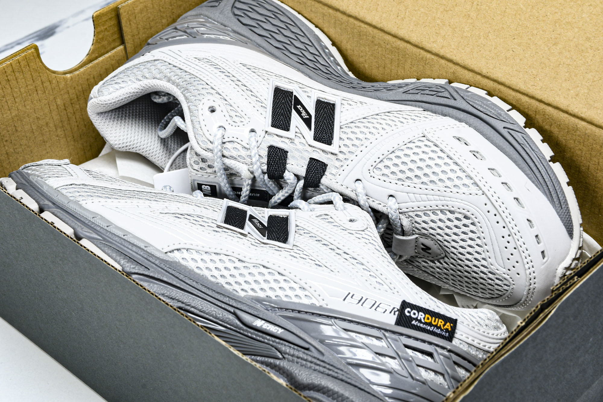 New Balance 1906系列复古老爹风休闲运动慢跑鞋 U1906ROA #YZ010#鞋款灵感源