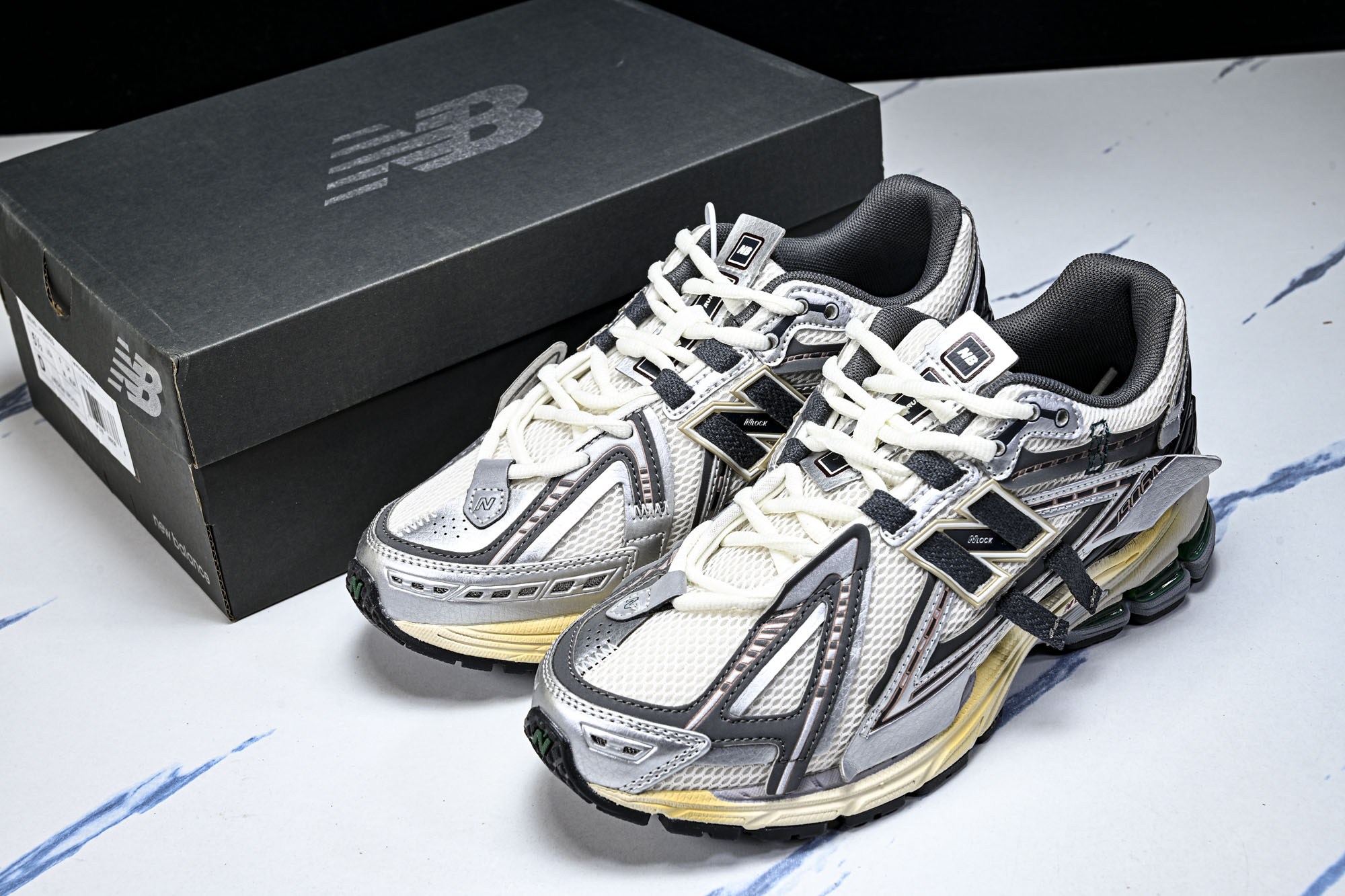 New Balance 1906系列复古老爹风休闲运动慢跑鞋M1906AD #YZ010#鞋款灵感源自设
