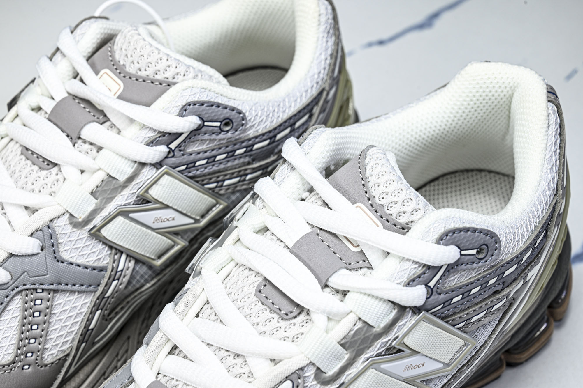 New Balance 1906系列复古老爹风休闲运动慢跑鞋M1906NB #YZ010#鞋款灵感源自设
