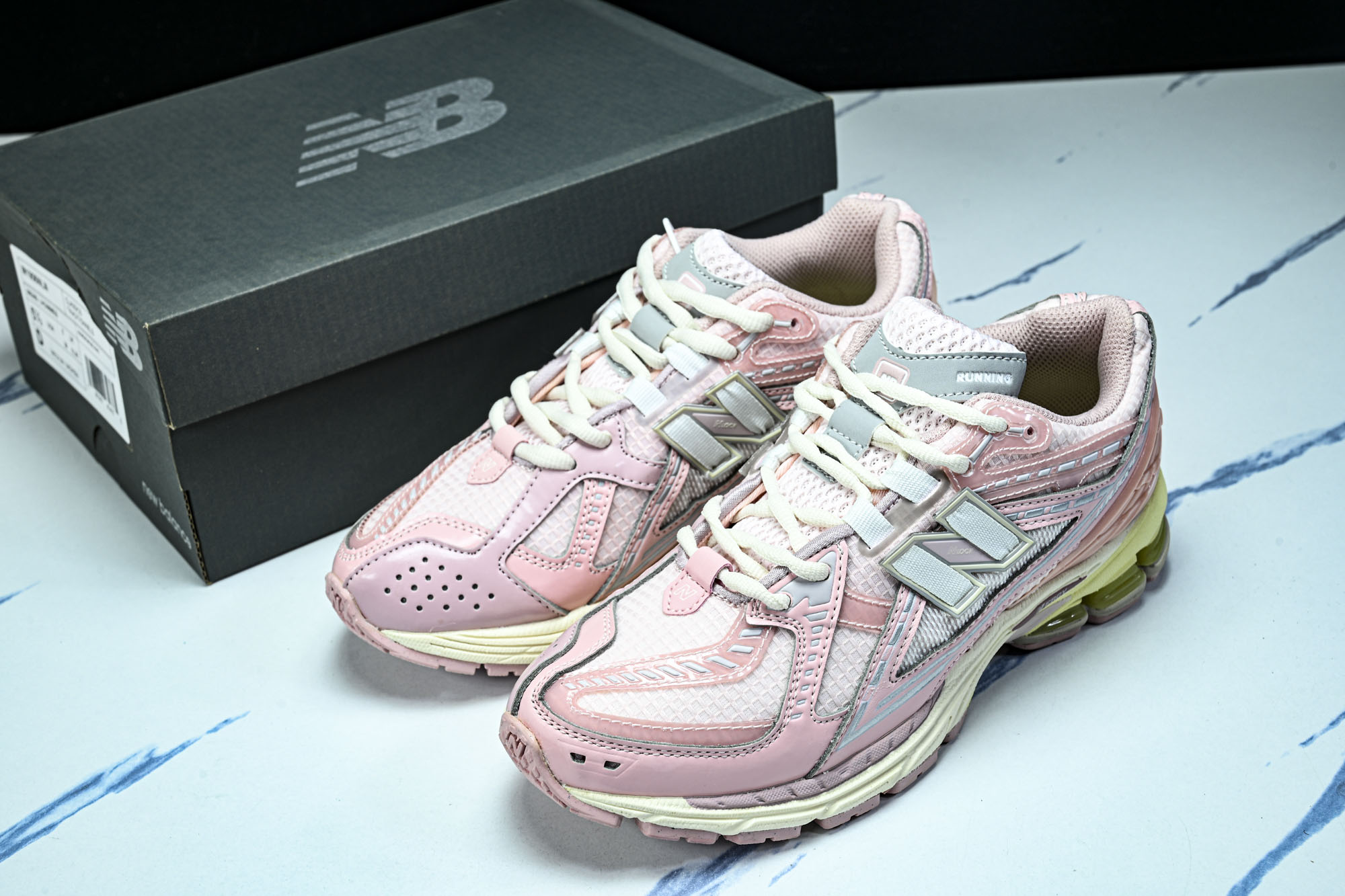 New Balance 1906系列复古老爹风休闲运动慢跑鞋M1906NLN #YZ010#鞋款灵感源自