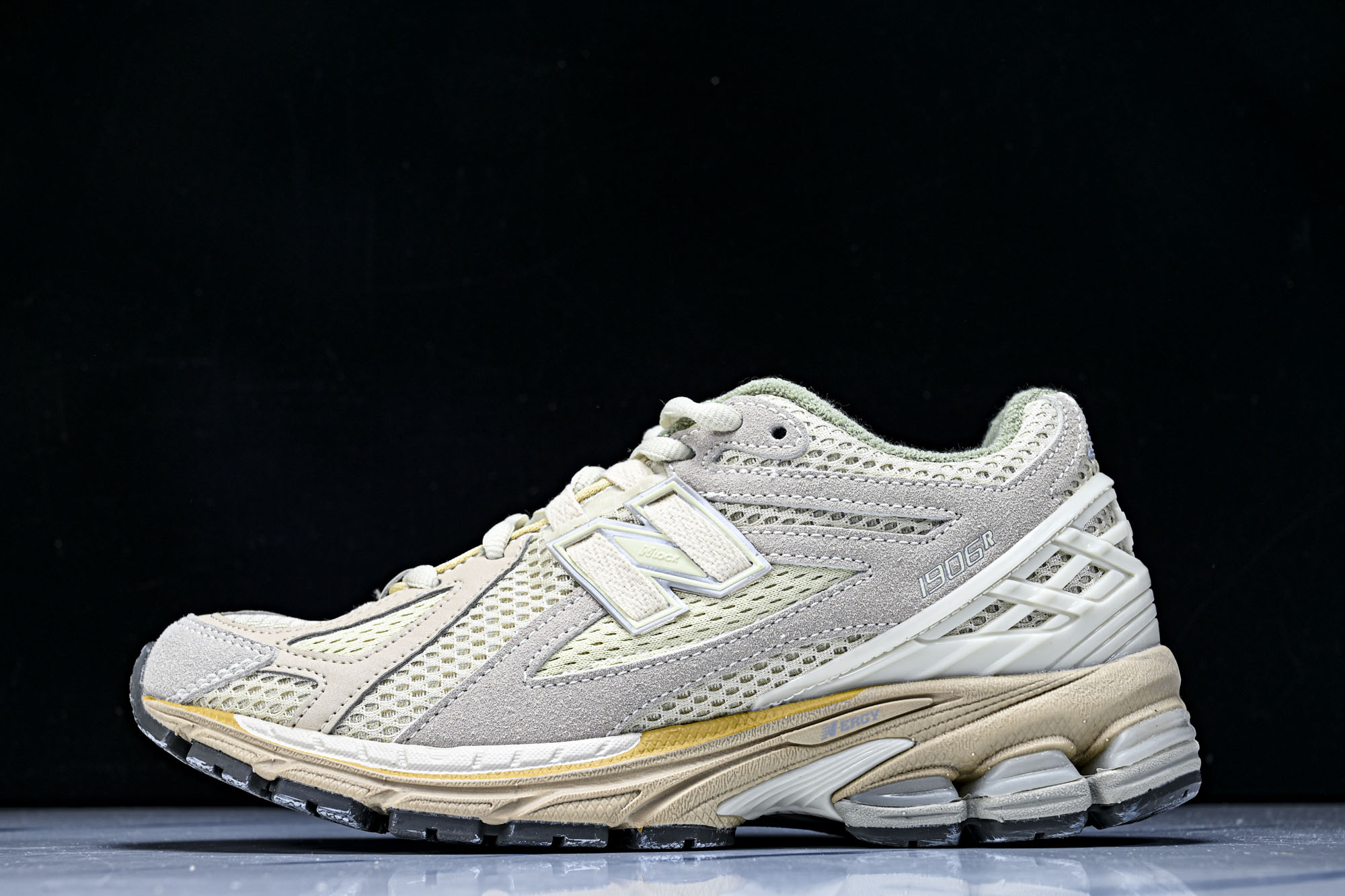 New Balance 1906系列复古老爹风休闲运动慢跑鞋M1906RAU #YZ010#鞋款灵感源自