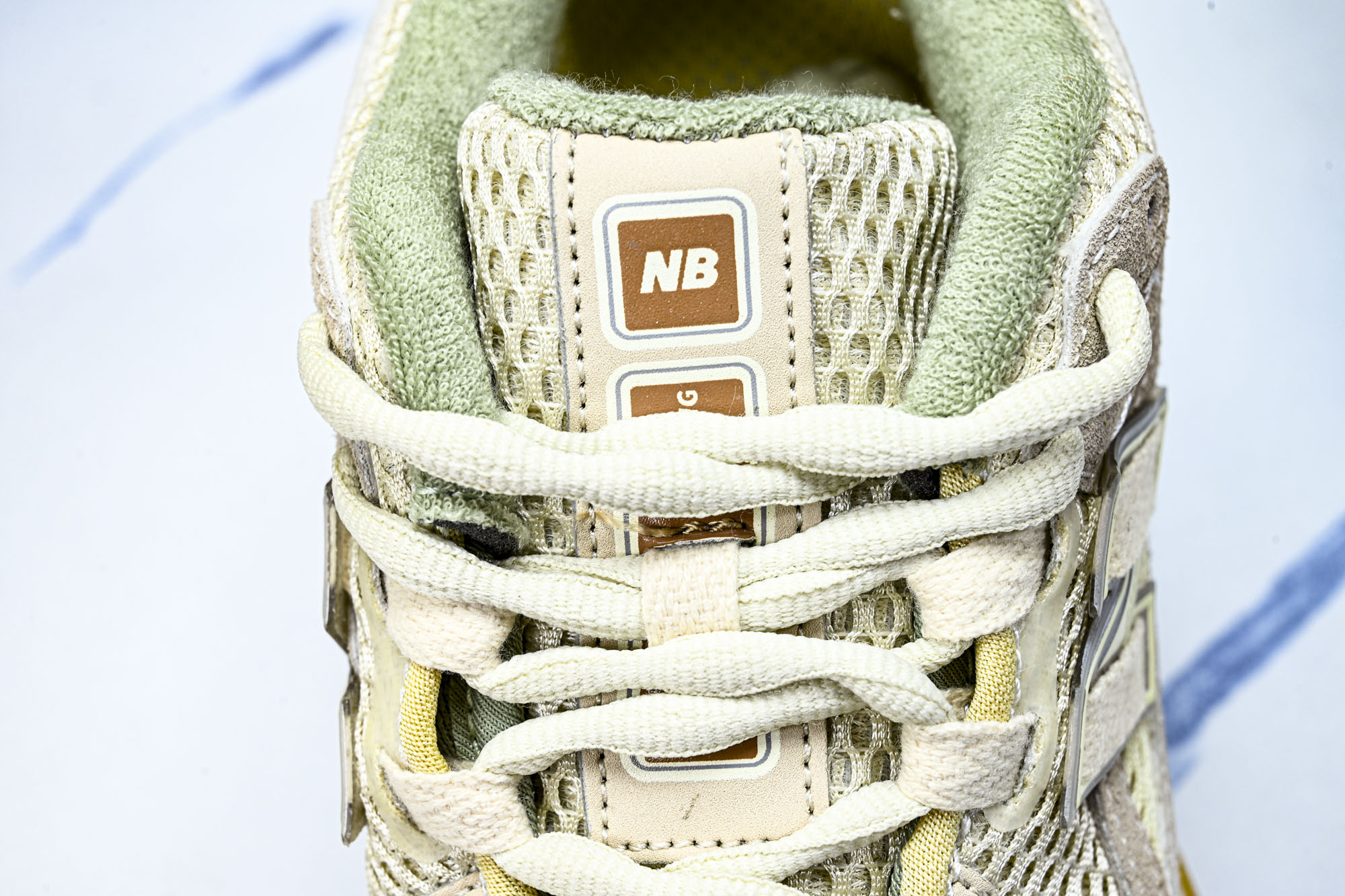 New Balance 1906系列复古老爹风休闲运动慢跑鞋M1906RAU #YZ010#鞋款灵感源自