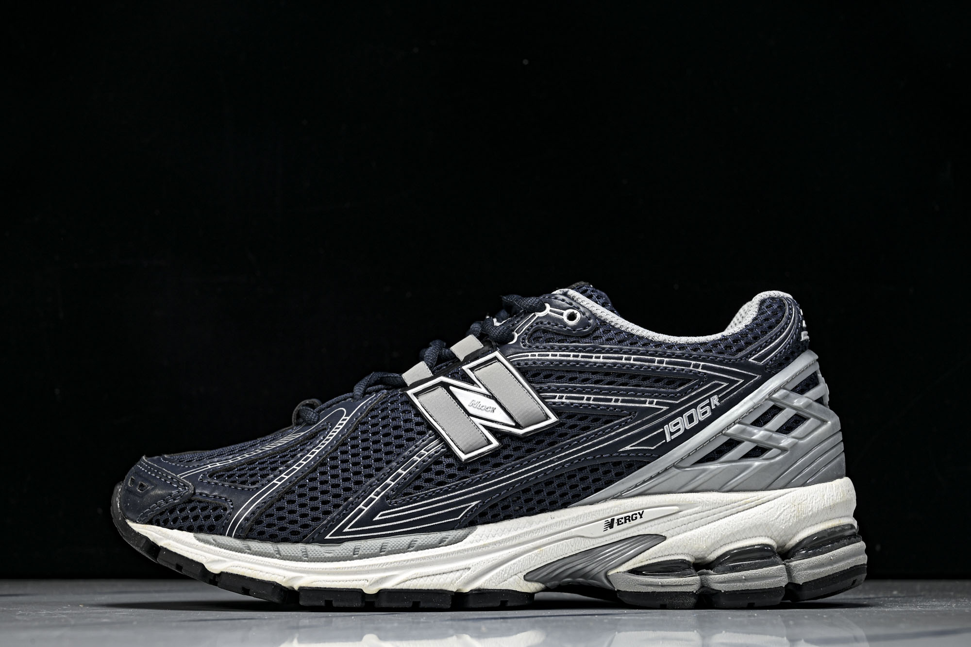 New Balance 1906系列复古老爹风休闲运动慢跑鞋M1906RCA #YZ010#鞋款灵感源自