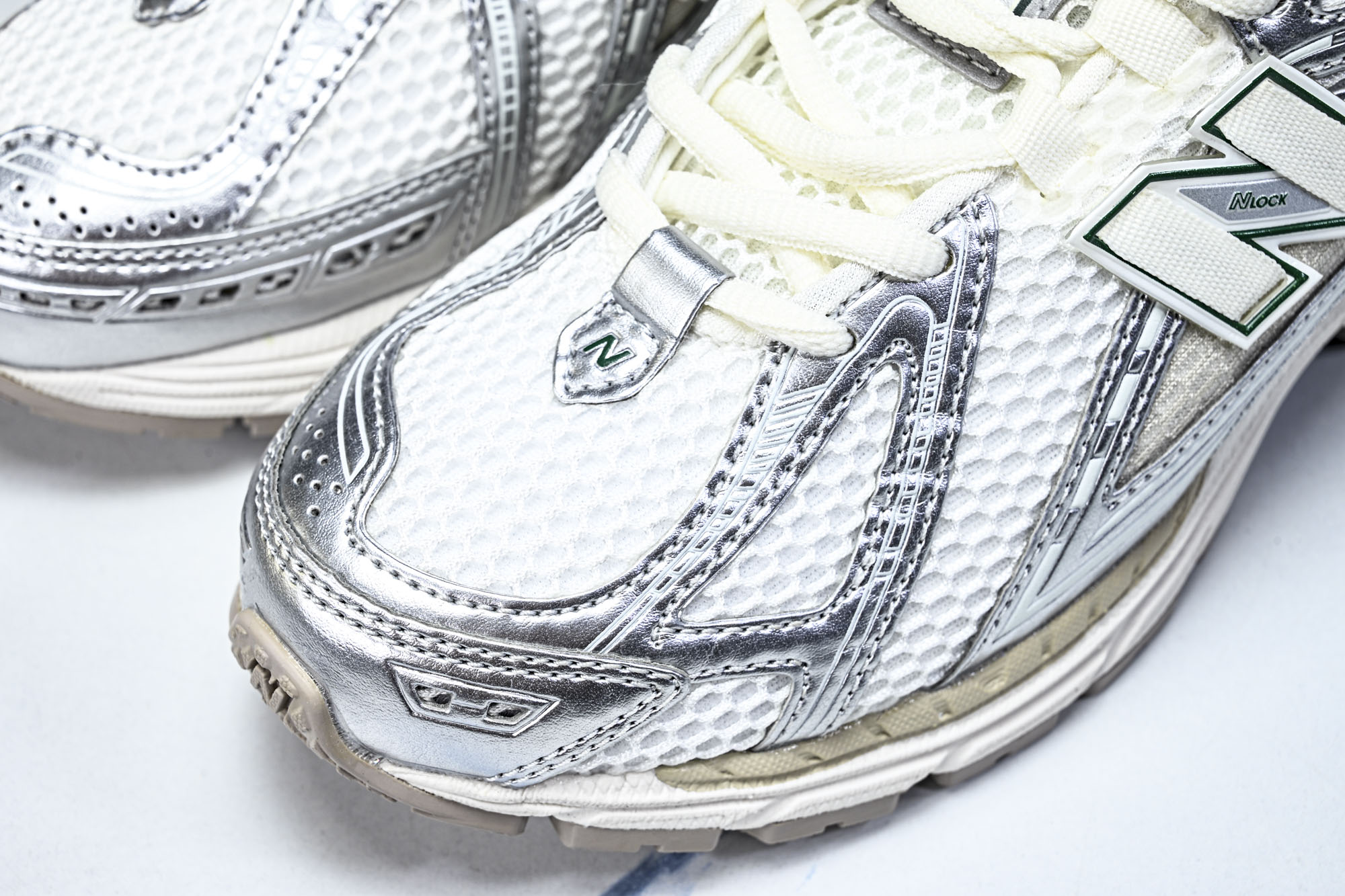 New Balance 1906系列复古老爹风休闲运动慢跑鞋M1906REE #YZ010#鞋款灵感源自