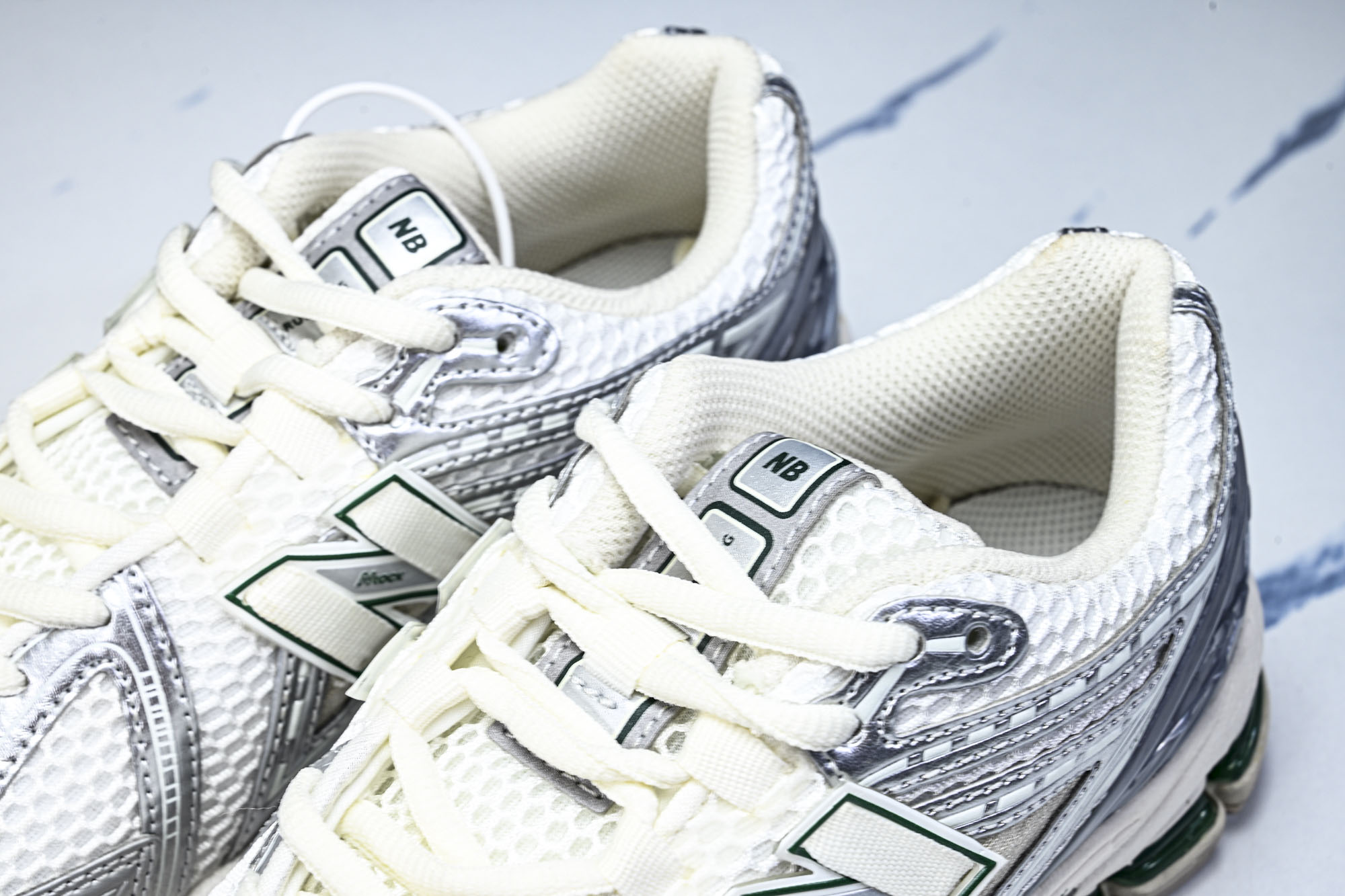 New Balance 1906系列复古老爹风休闲运动慢跑鞋M1906REE #YZ010#鞋款灵感源自