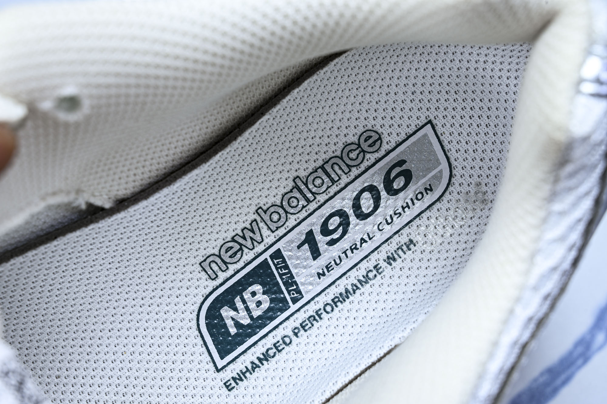 New Balance 1906系列复古老爹风休闲运动慢跑鞋M1906REE #YZ010#鞋款灵感源自