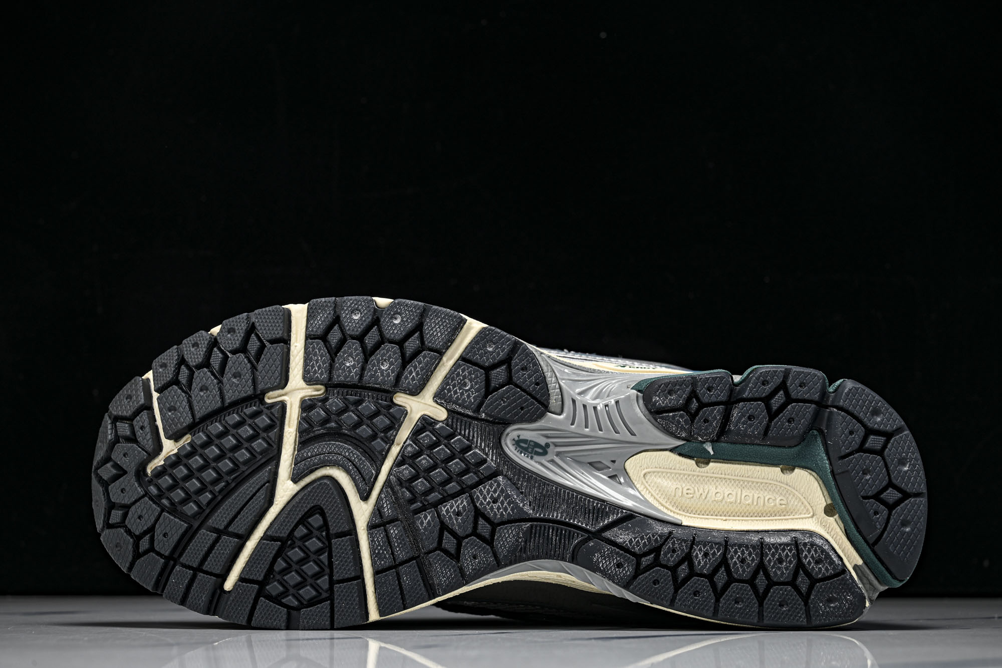 New Balance 1906系列复古老爹风休闲运动慢跑鞋M1906REO #YZ010#鞋款灵感源自