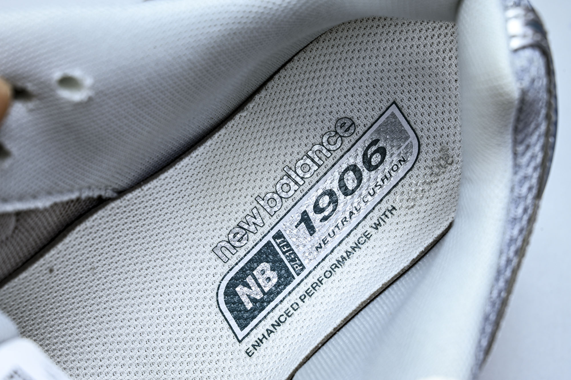 New Balance 1906系列复古老爹风休闲运动慢跑鞋M1906REO #YZ010#鞋款灵感源自