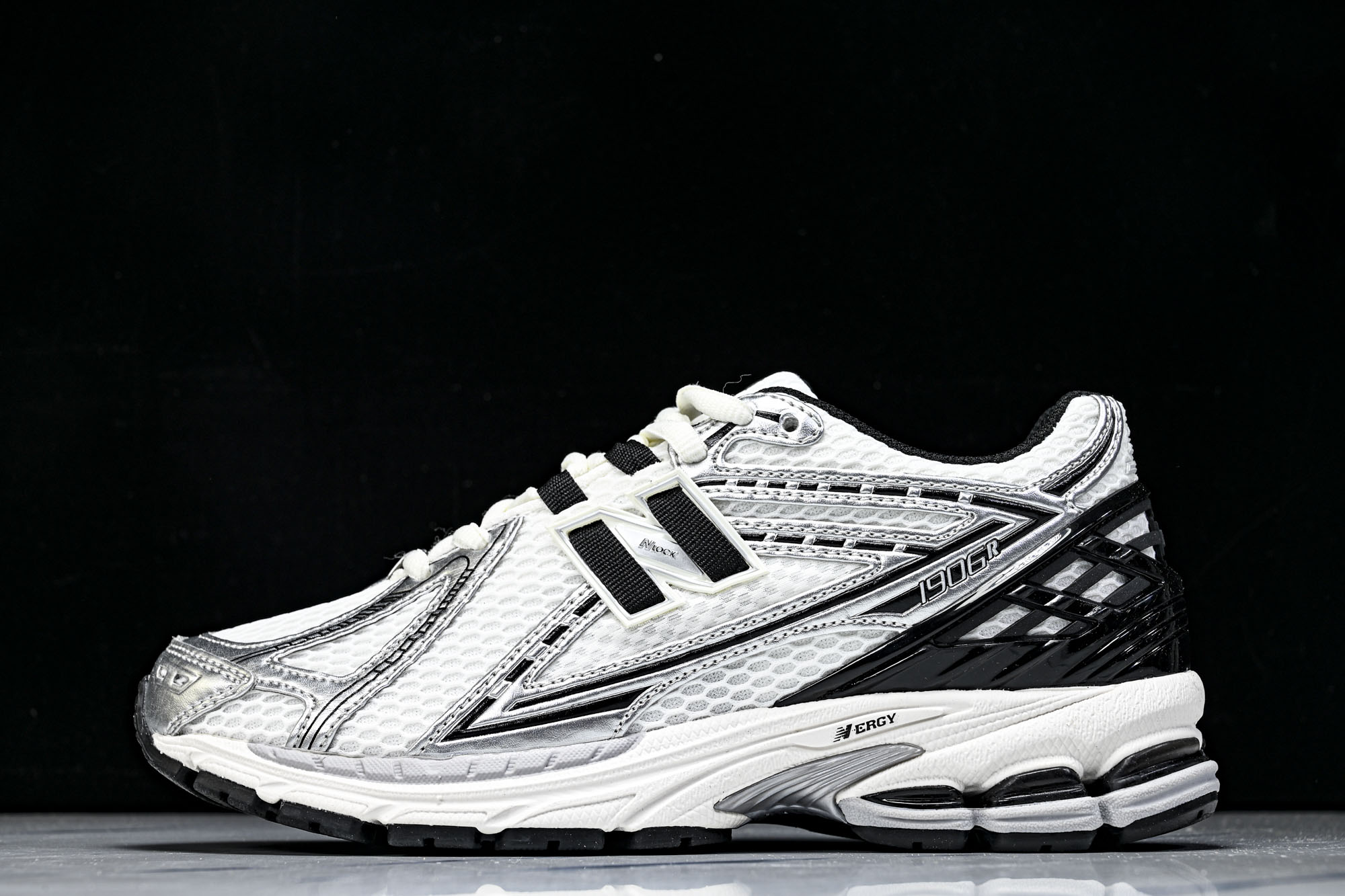 New Balance 1906系列复古老爹风休闲运动慢跑鞋M1906RER #YZ010#鞋款灵感源自