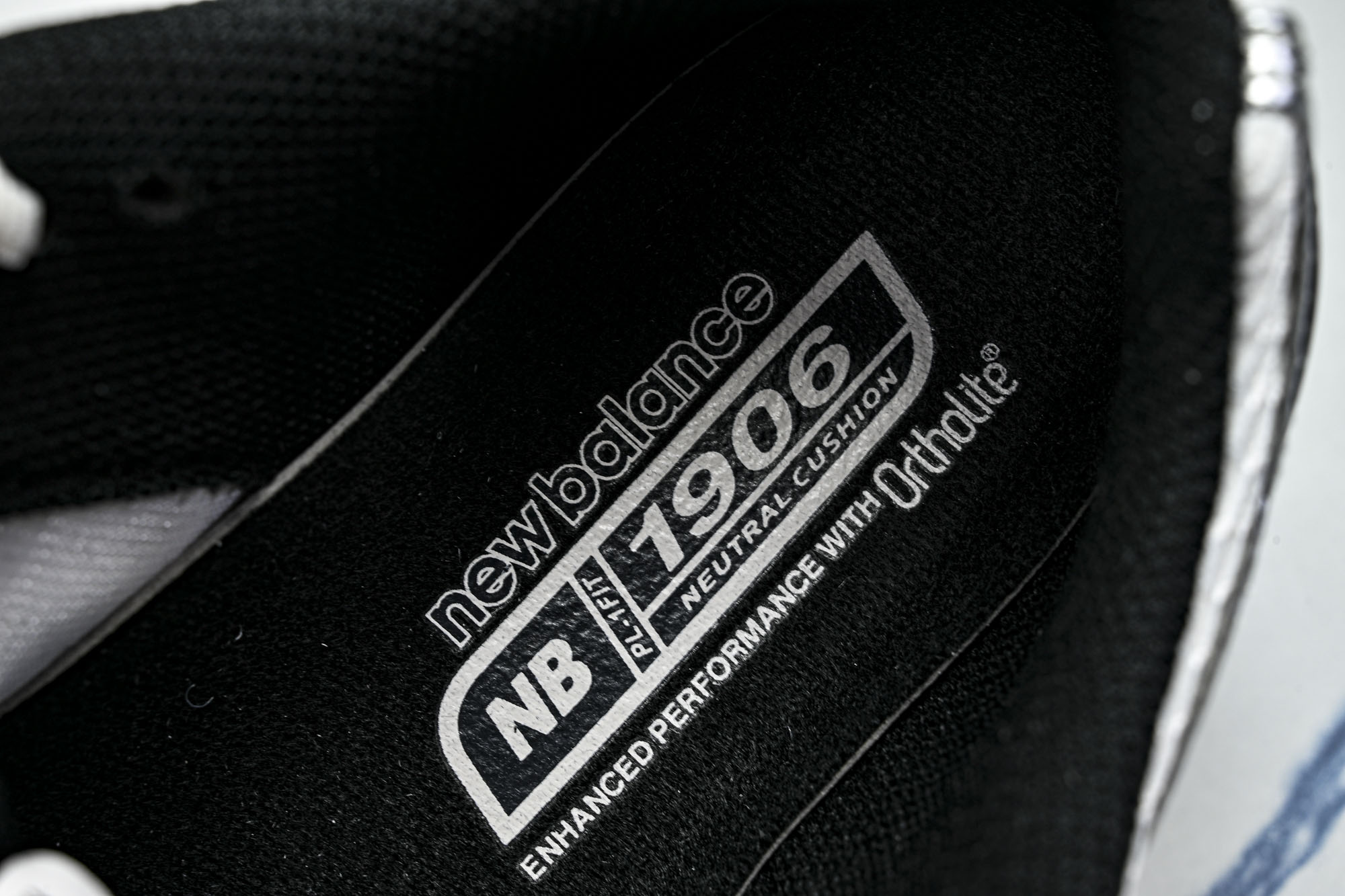New Balance 1906系列复古老爹风休闲运动慢跑鞋M1906RER #YZ010#鞋款灵感源自