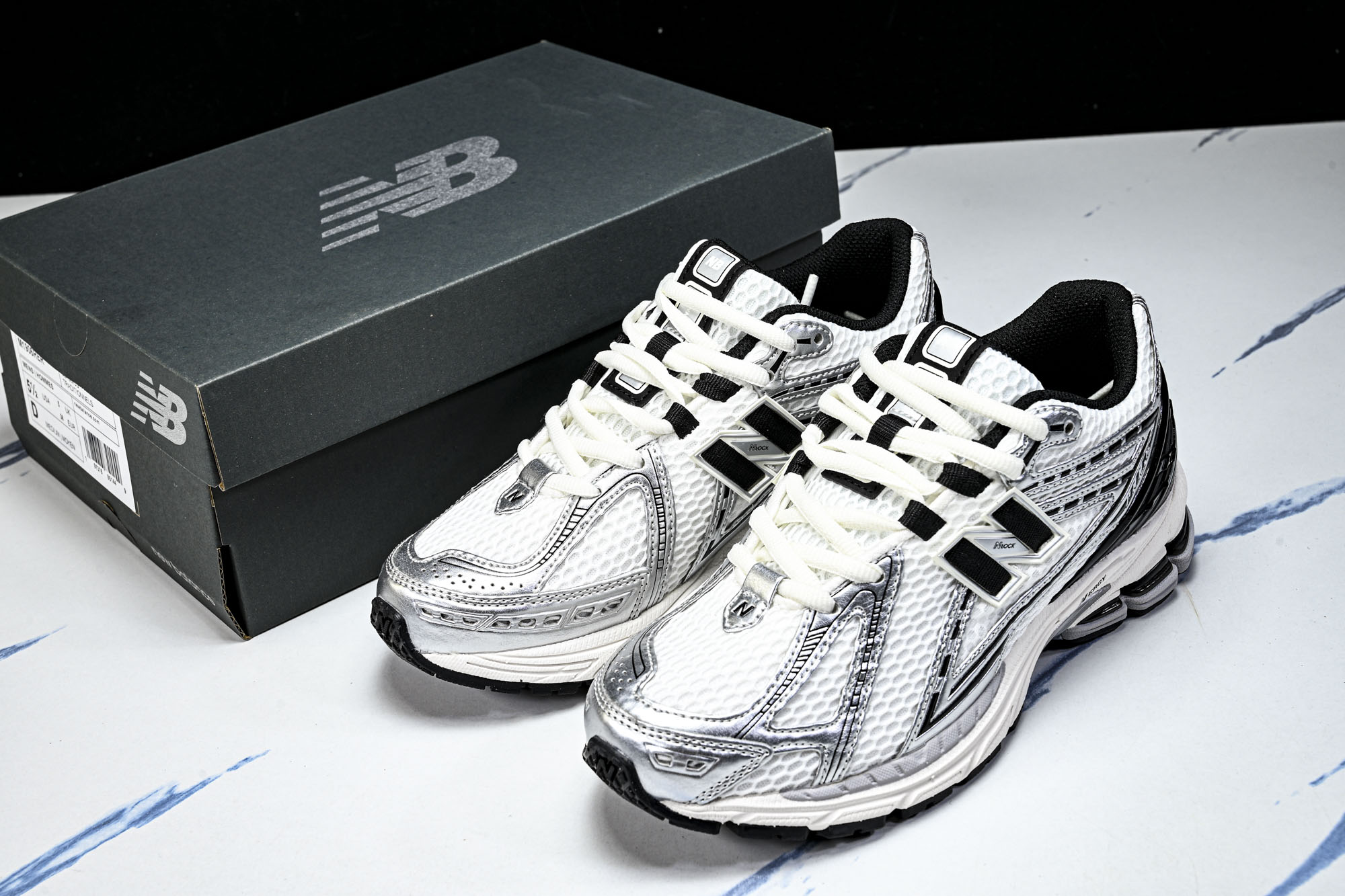 New Balance 1906系列复古老爹风休闲运动慢跑鞋M1906RER #YZ010#鞋款灵感源自