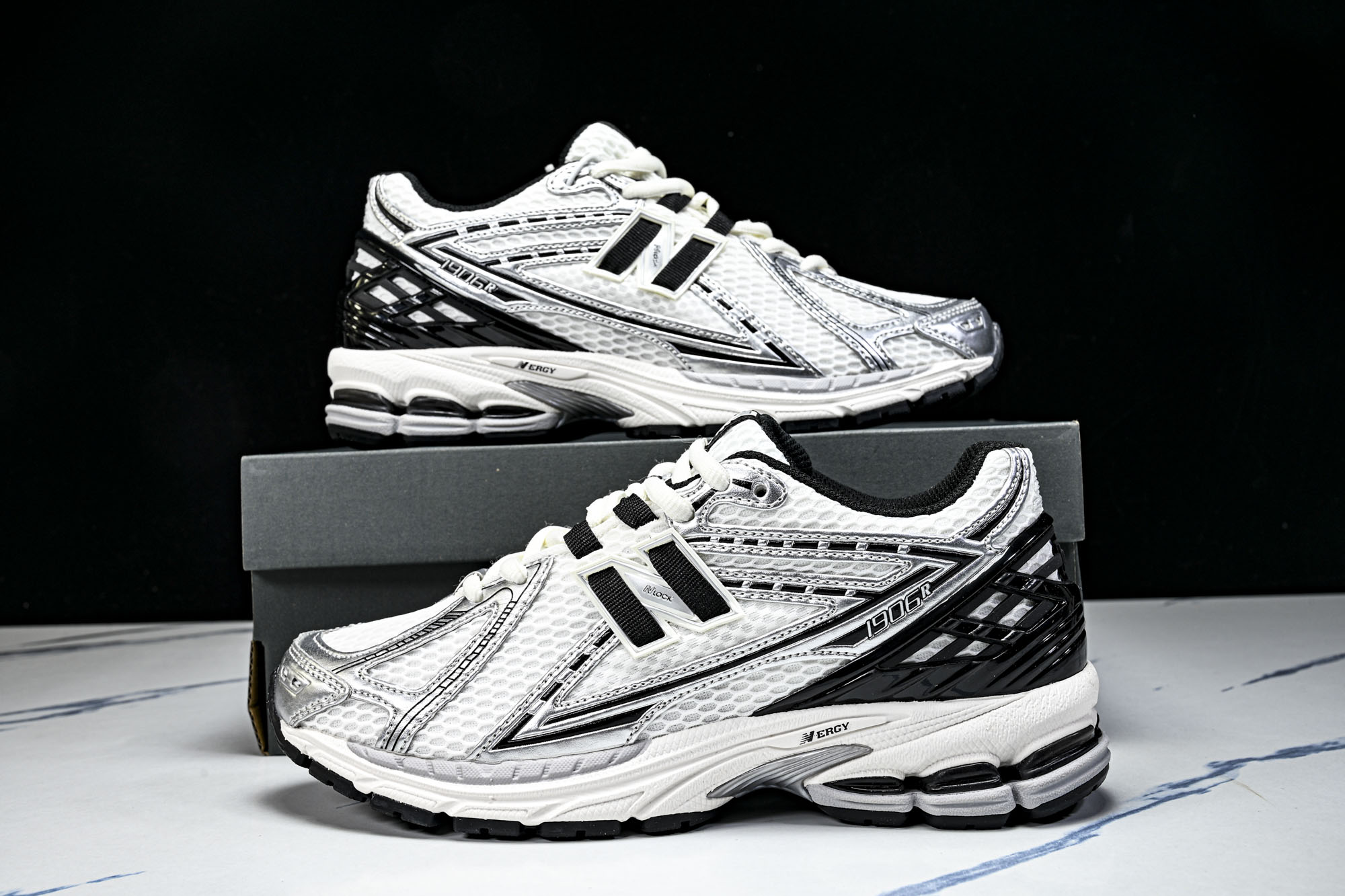 New Balance 1906系列复古老爹风休闲运动慢跑鞋M1906RER #YZ010#鞋款灵感源自