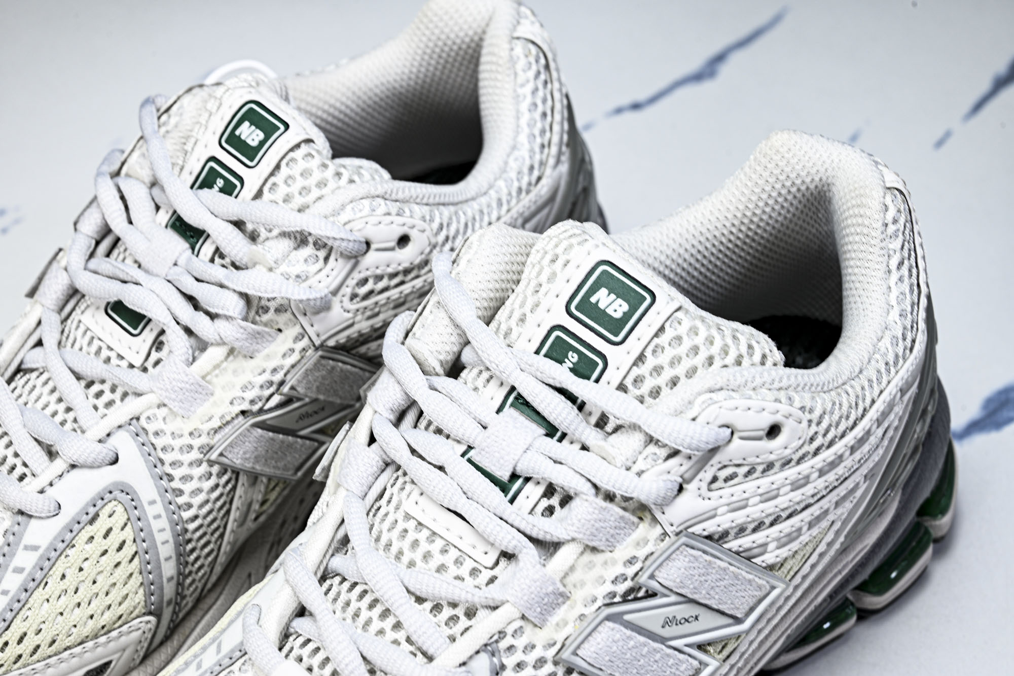 New Balance 1906系列复古老爹风休闲运动慢跑鞋M1906RGP #YZ010#鞋款灵感源自