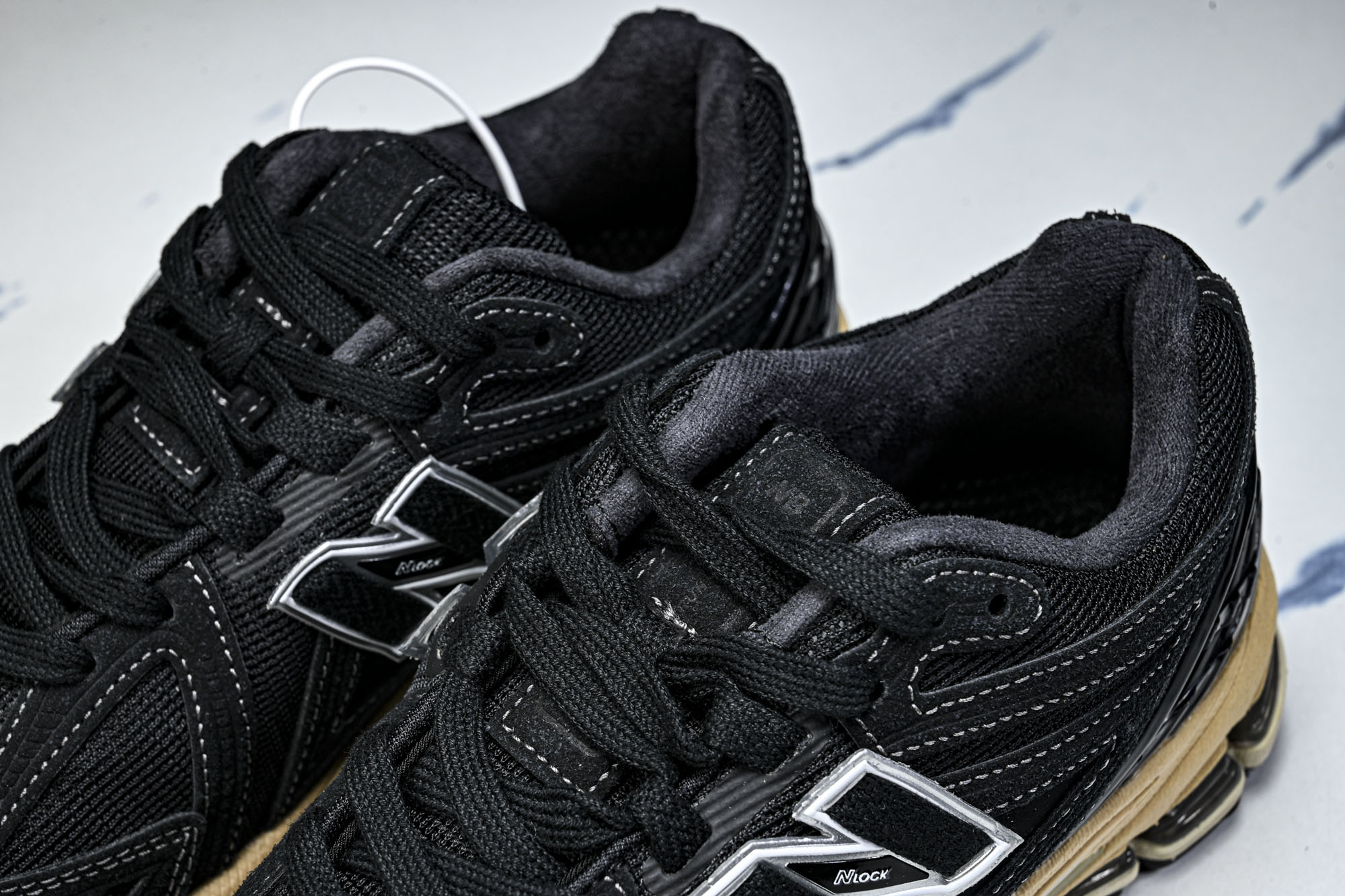 New Balance 1906系列复古老爹风休闲运动慢跑鞋M1906RK #YZ010#鞋款灵感源自设