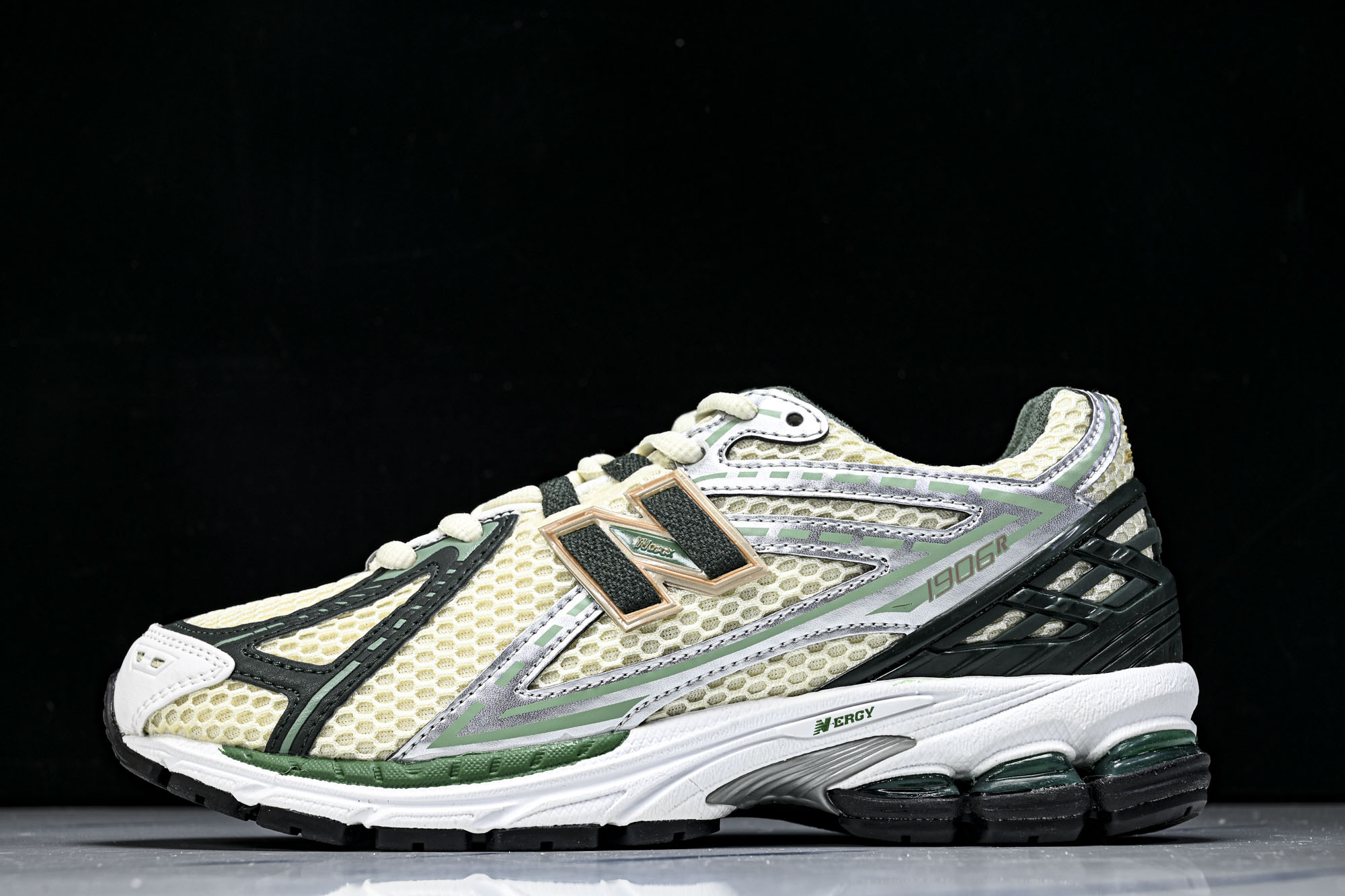 New Balance 1906系列复古老爹风休闲运动慢跑鞋M1906RL1 #YZ010#鞋款灵感源自