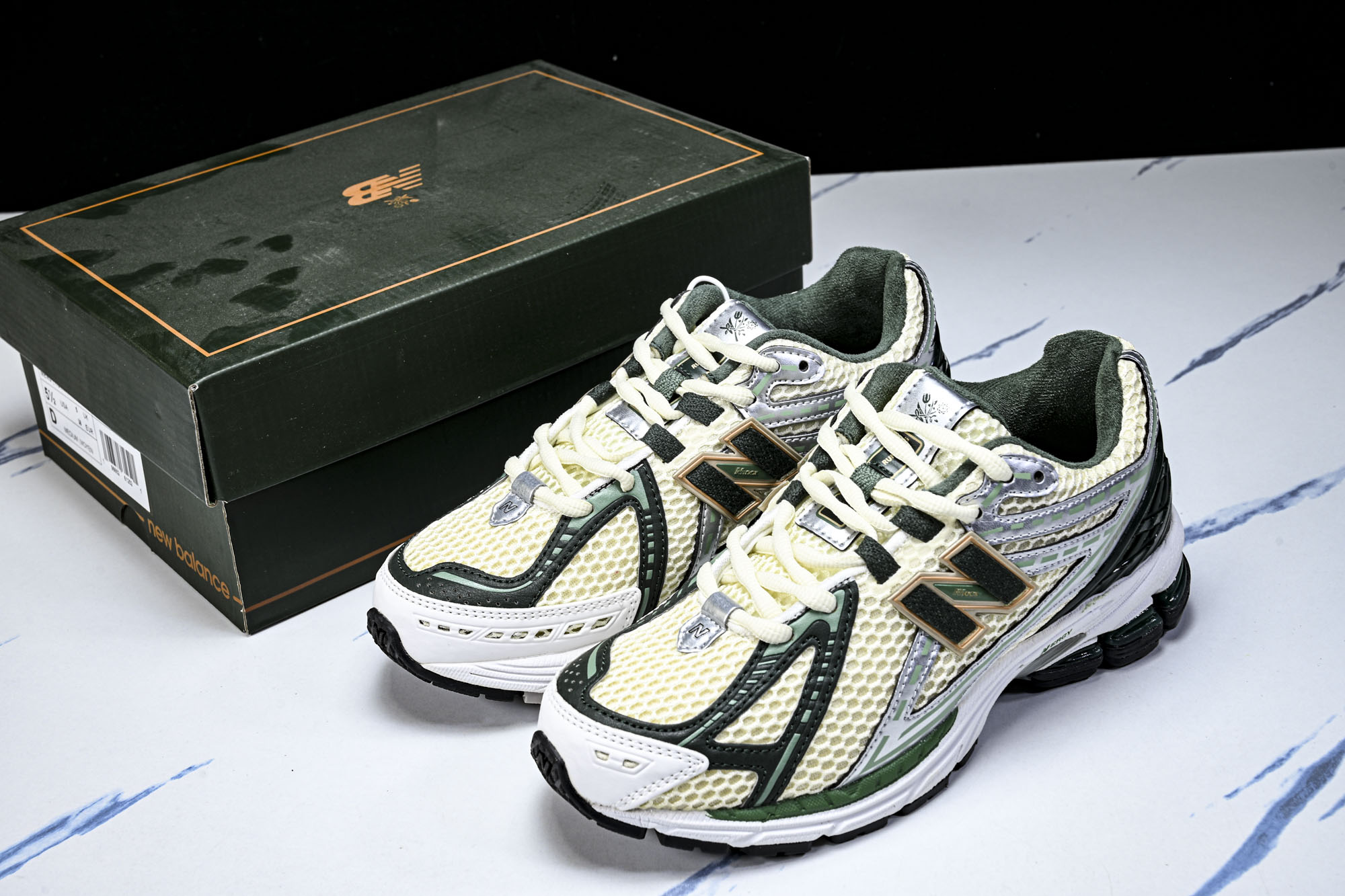 New Balance 1906系列复古老爹风休闲运动慢跑鞋M1906RL1 #YZ010#鞋款灵感源自