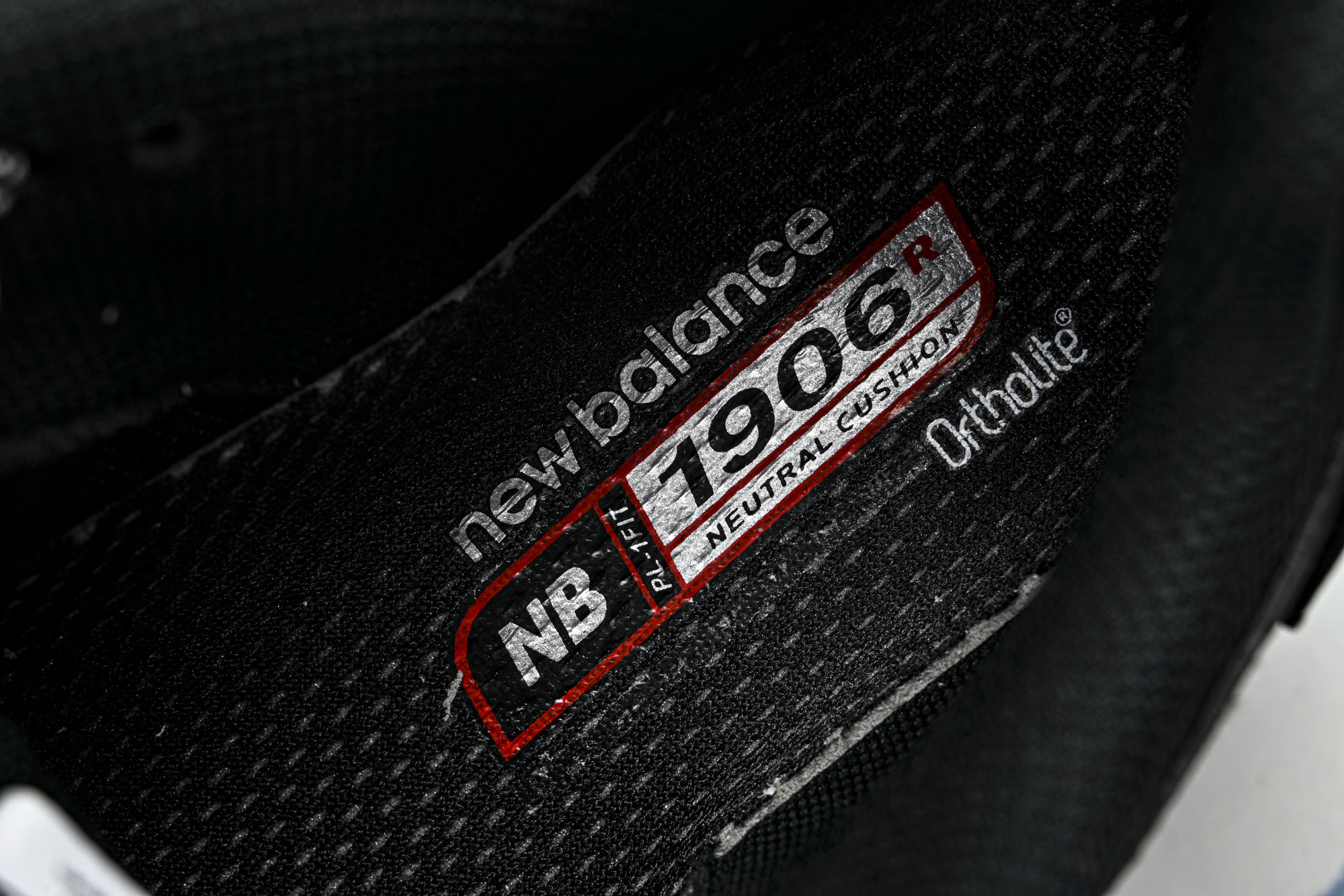 New Balance 1906系列复古老爹风休闲运动慢跑鞋M1906ROC #YZ010#鞋款灵感源自