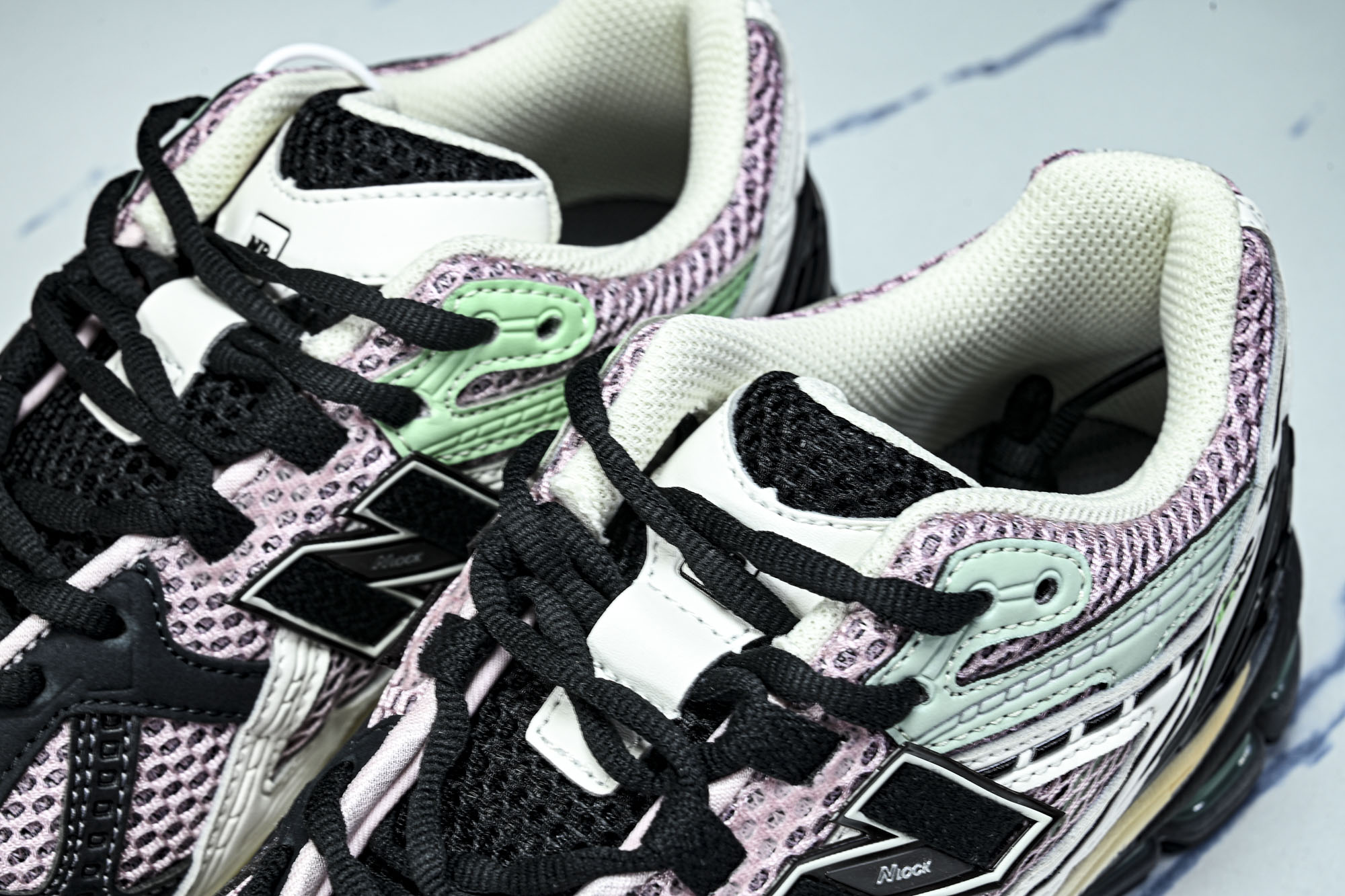 New Balance 1906系列复古老爹风休闲运动慢跑鞋U1906NB #YZ010#鞋款灵感源自设