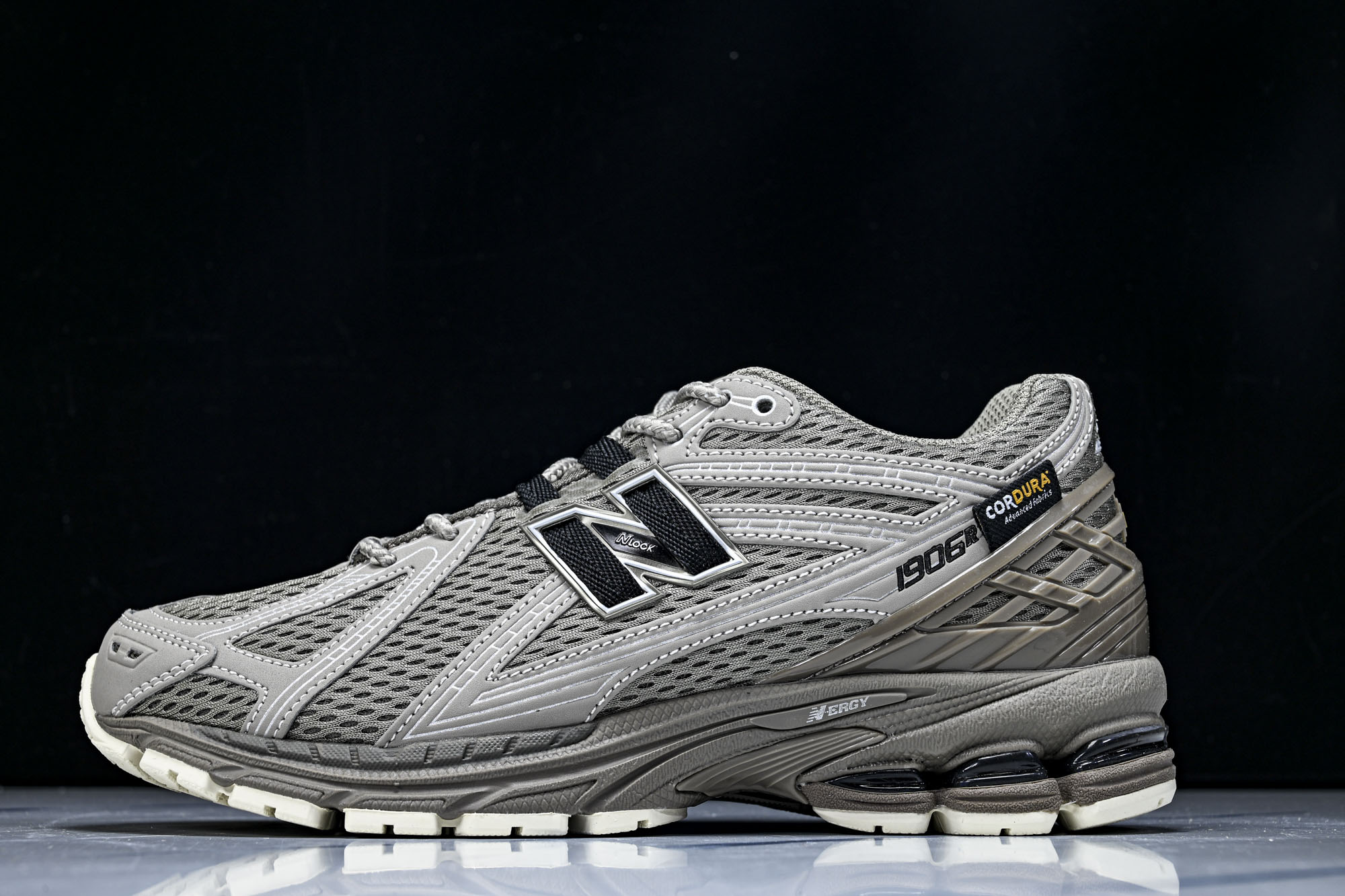 New Balance 1906系列复古老爹风休闲运动慢跑鞋U1906ROB #YZ010#鞋款灵感源自