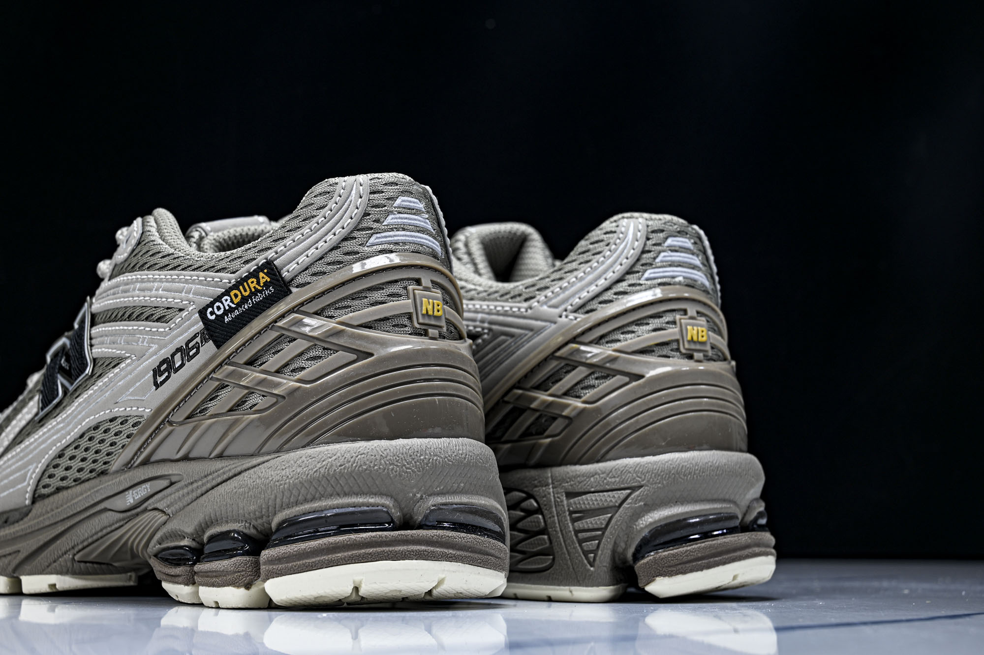 New Balance 1906系列复古老爹风休闲运动慢跑鞋U1906ROB #YZ010#鞋款灵感源自