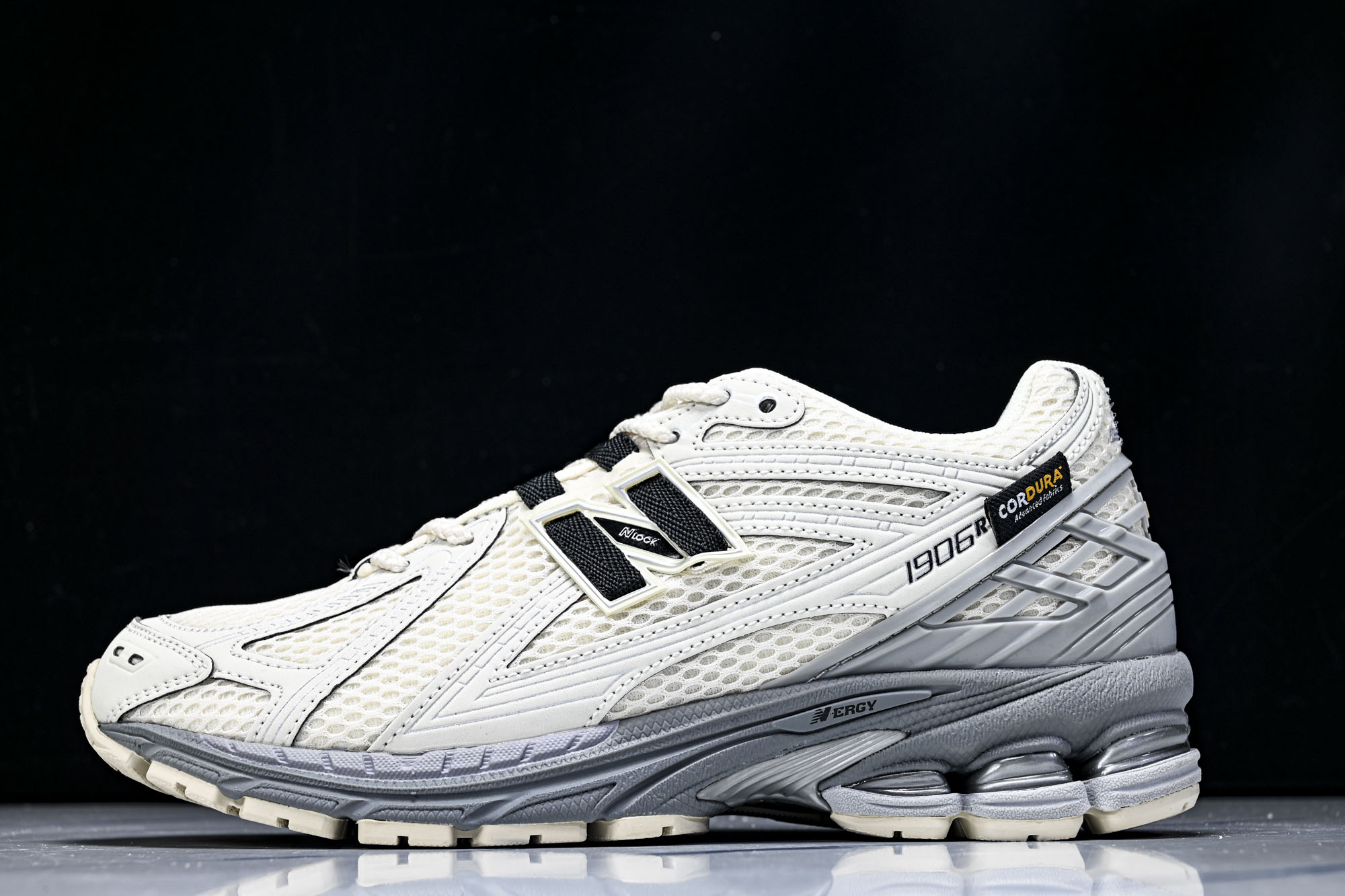 New Balance 1906系列复古老爹风休闲运动慢跑鞋U1906ROC #YZ010#鞋款灵感源自