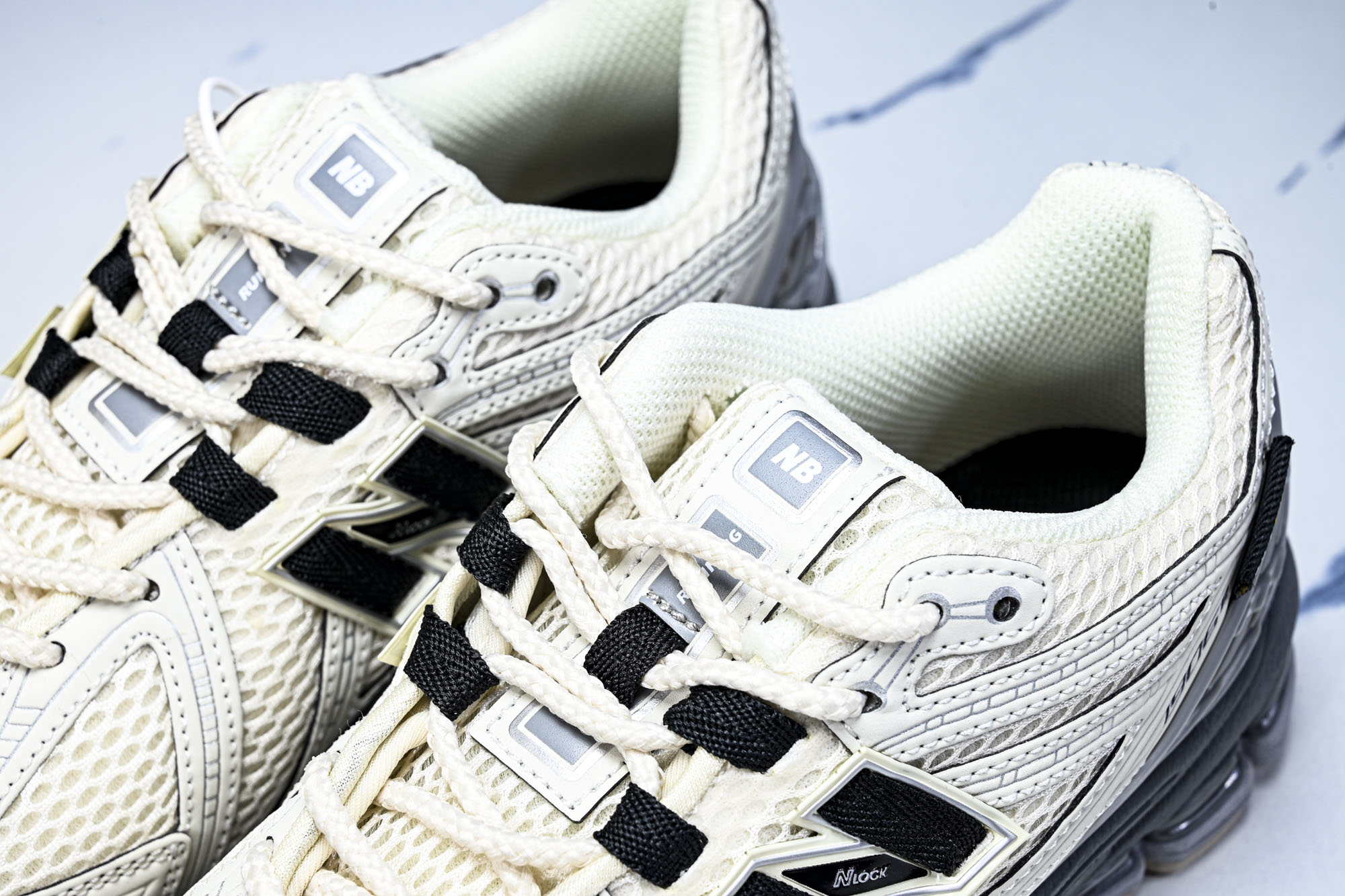 New Balance 1906系列复古老爹风休闲运动慢跑鞋U1906ROC #YZ010#鞋款灵感源自