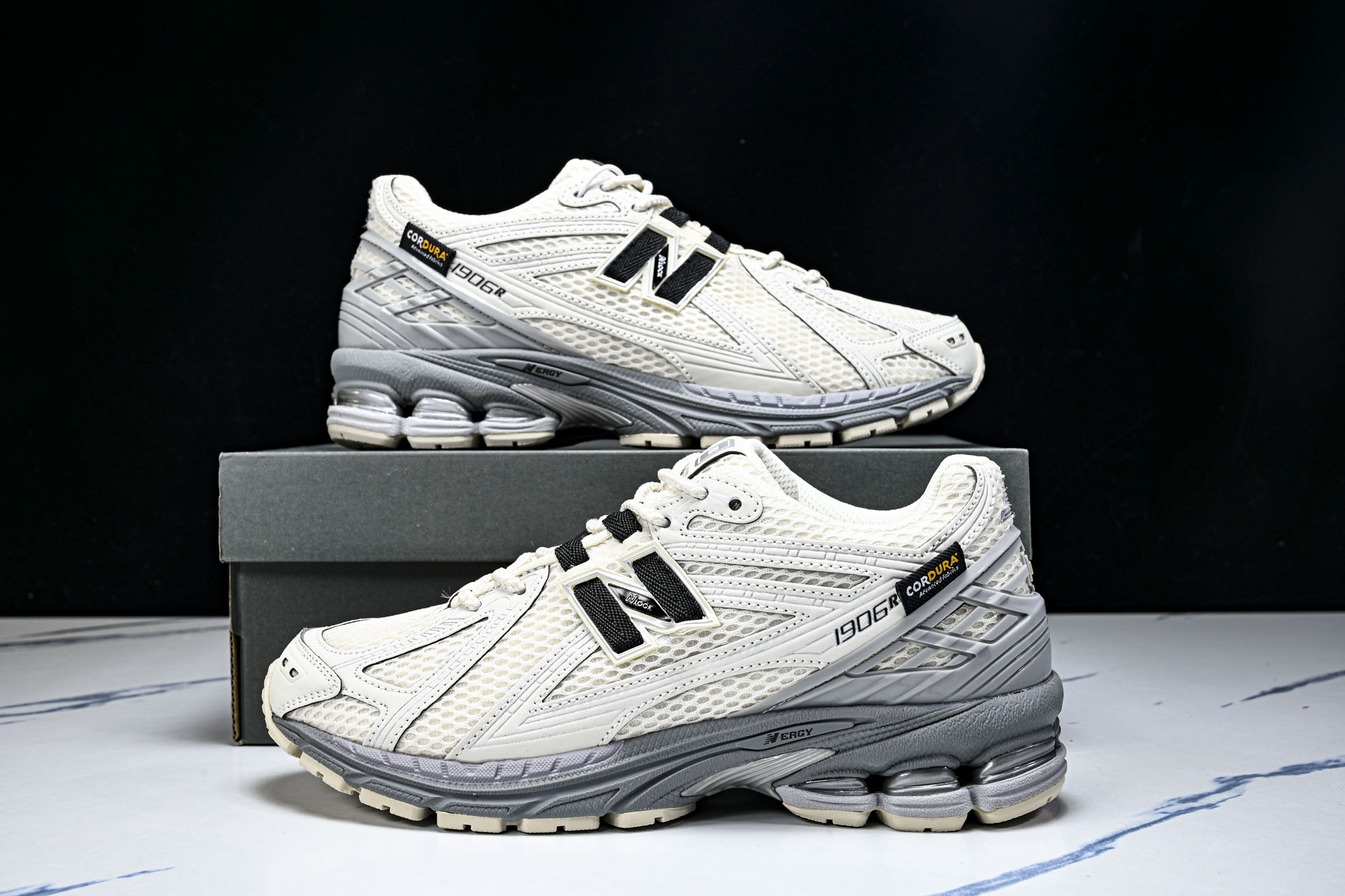 New Balance 1906系列复古老爹风休闲运动慢跑鞋U1906ROC #YZ010#鞋款灵感源自