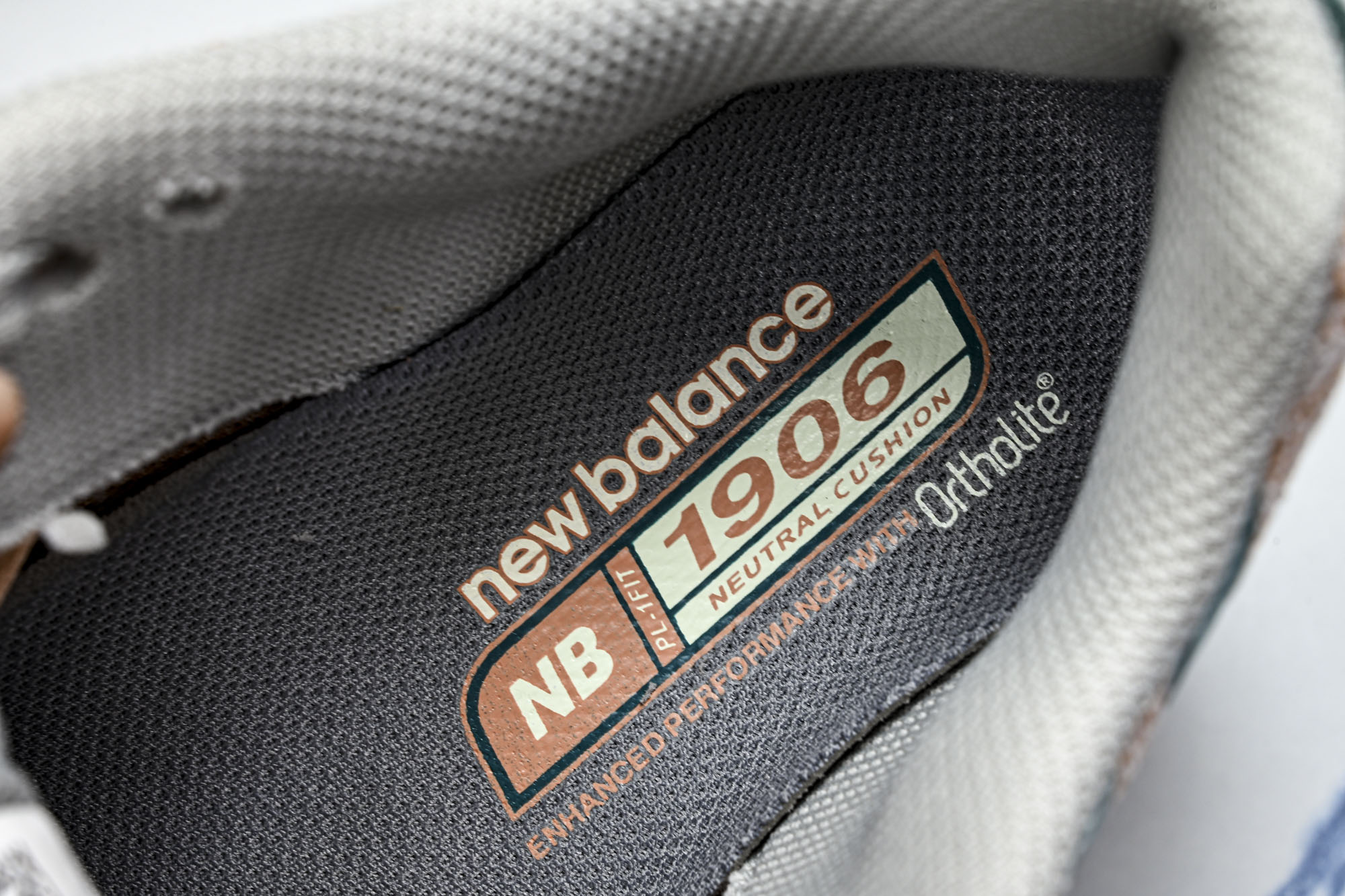 New Balance 1906系列复古老爹风休闲运动慢跑鞋U1906WFB #YZ010#鞋款灵感源自