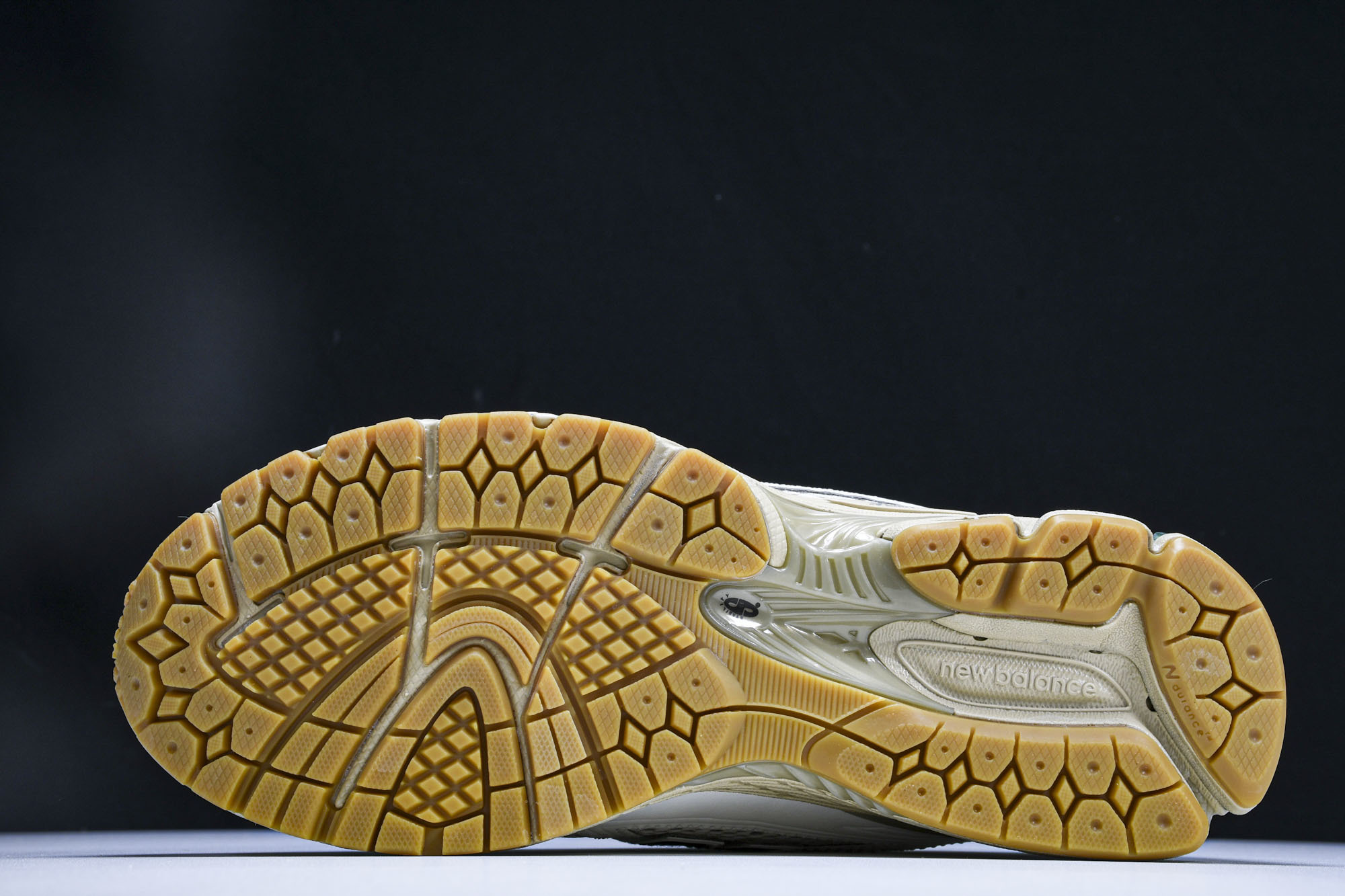 New Balance NB 1906R 白色 M1906RQ #YZ010#鞋款灵感源自设计师本人对夏