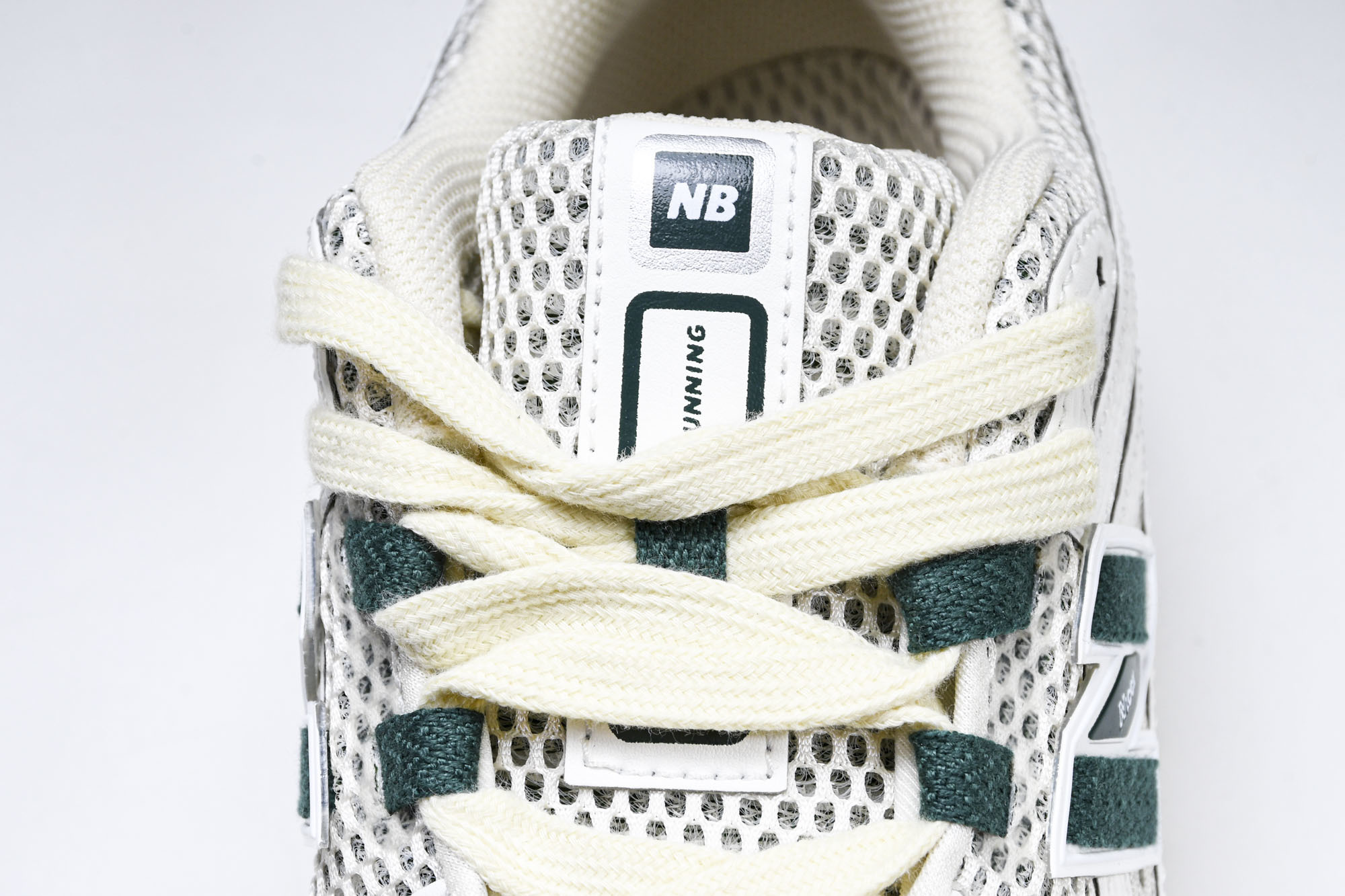 New Balance NB 1906R 白色 M1906RQ #YZ010#鞋款灵感源自设计师本人对夏
