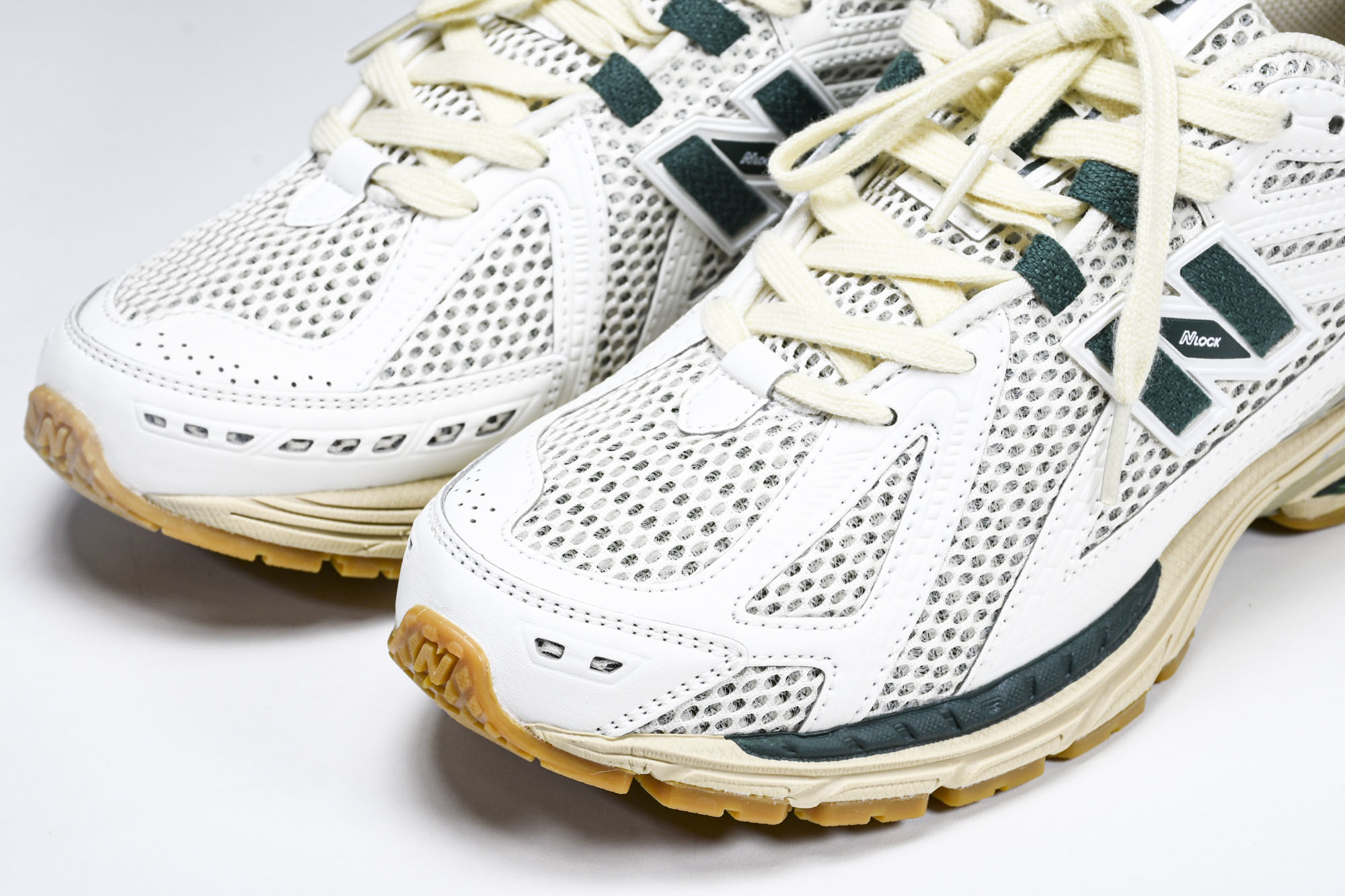 New Balance NB 1906R 白色 M1906RQ #YZ010#鞋款灵感源自设计师本人对夏