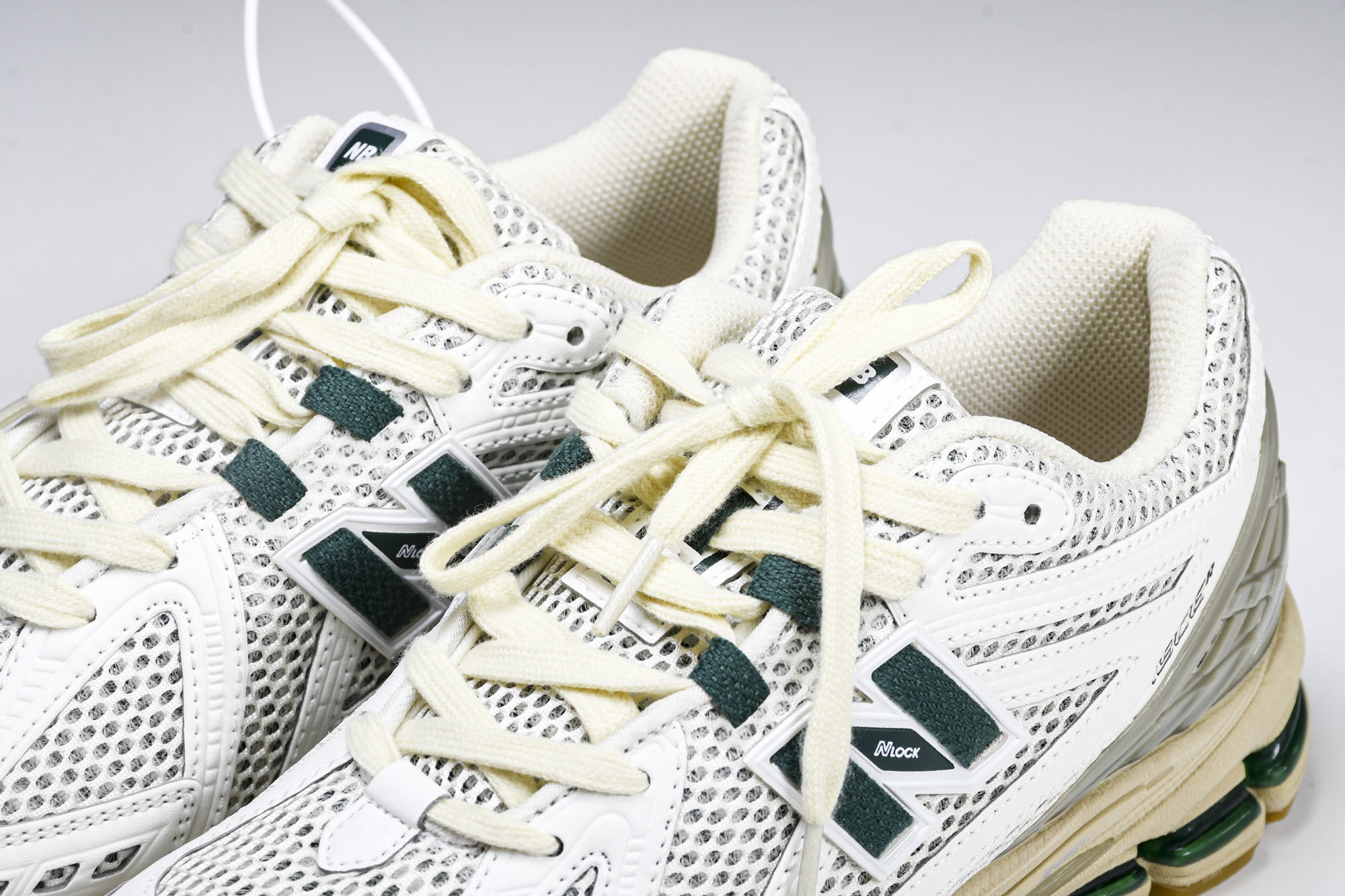 New Balance NB 1906R 白色 M1906RQ #YZ010#鞋款灵感源自设计师本人对夏